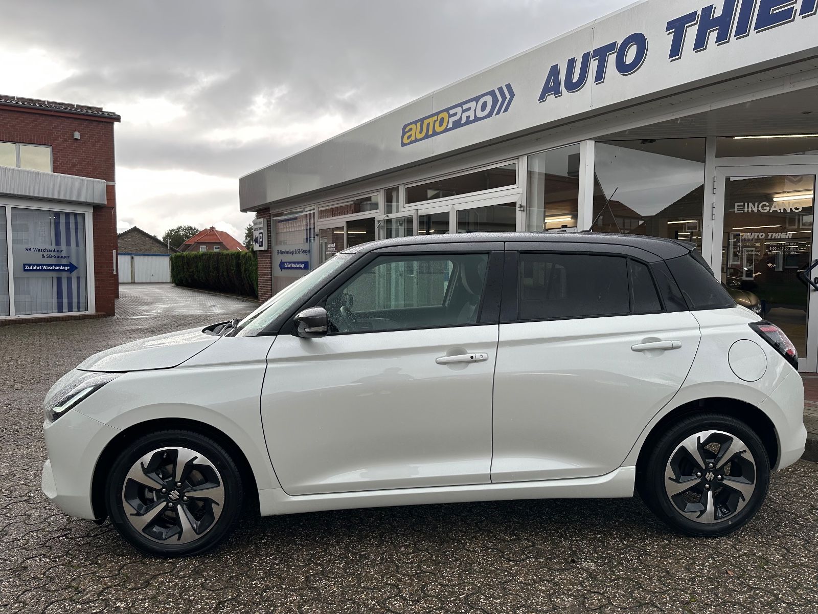 Fahrzeugabbildung Suzuki Swift 1.2 Dualjet Hybrid Comfort+ ACC/Navi/LED