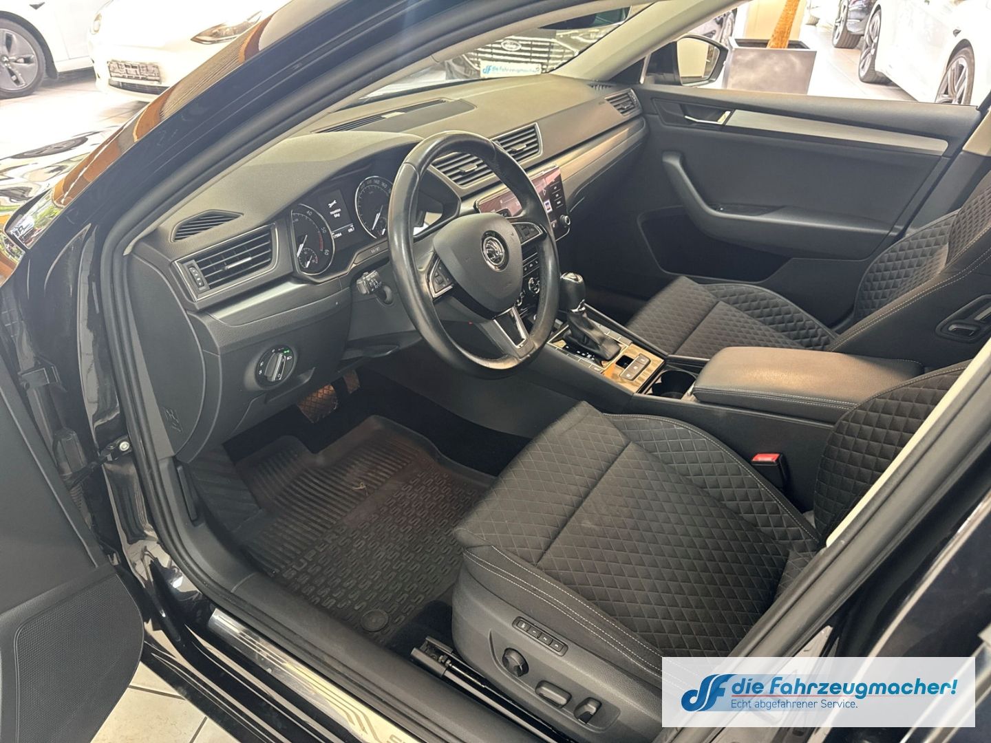 Fahrzeugabbildung SKODA Superb Style 2.0 TDI Navi *HAGELSCHADEN *EXPORT