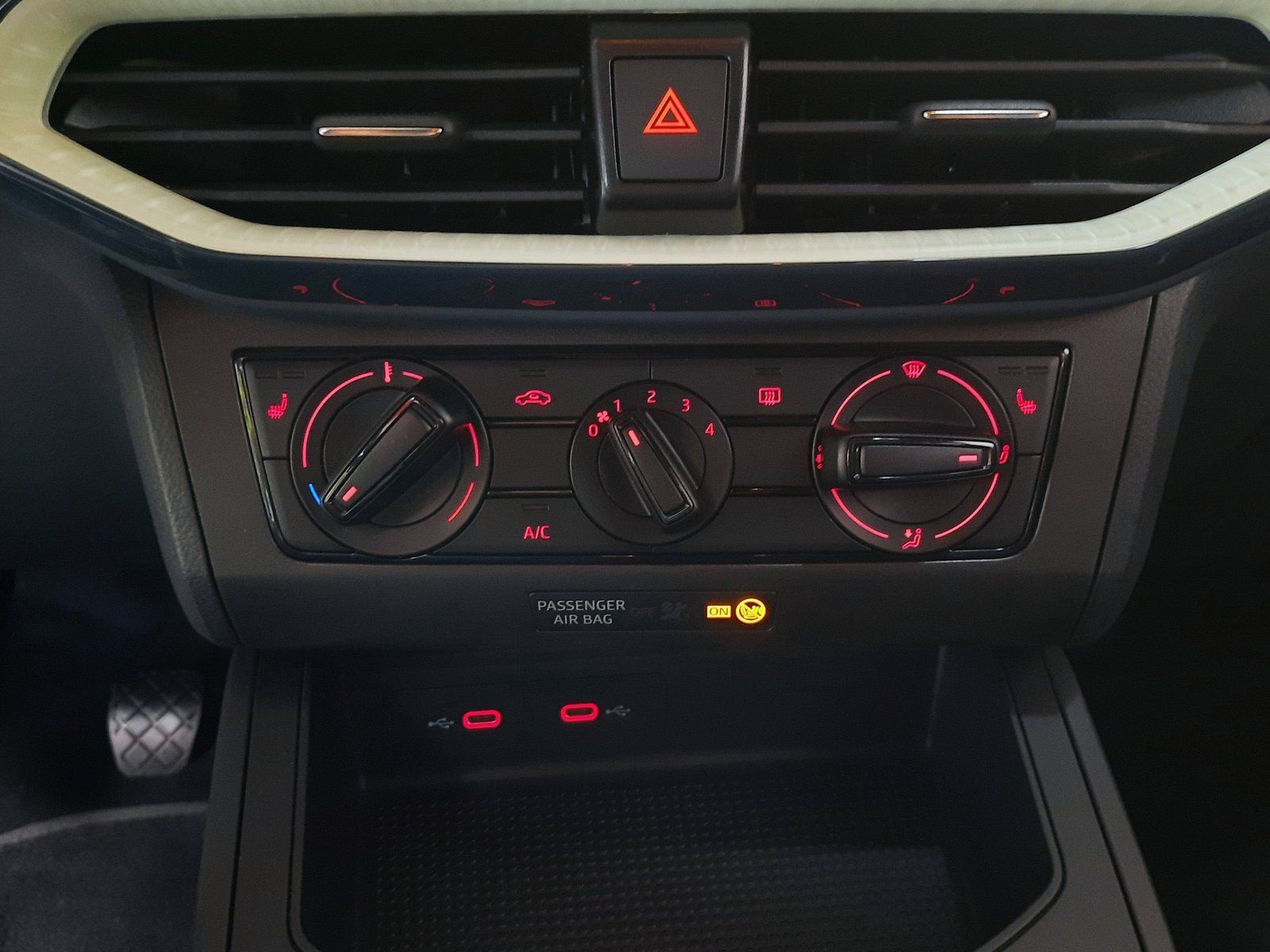 Fahrzeugabbildung SEAT Ibiza Facelift TSI Style *LED*Cam*Full-Link*PDC*