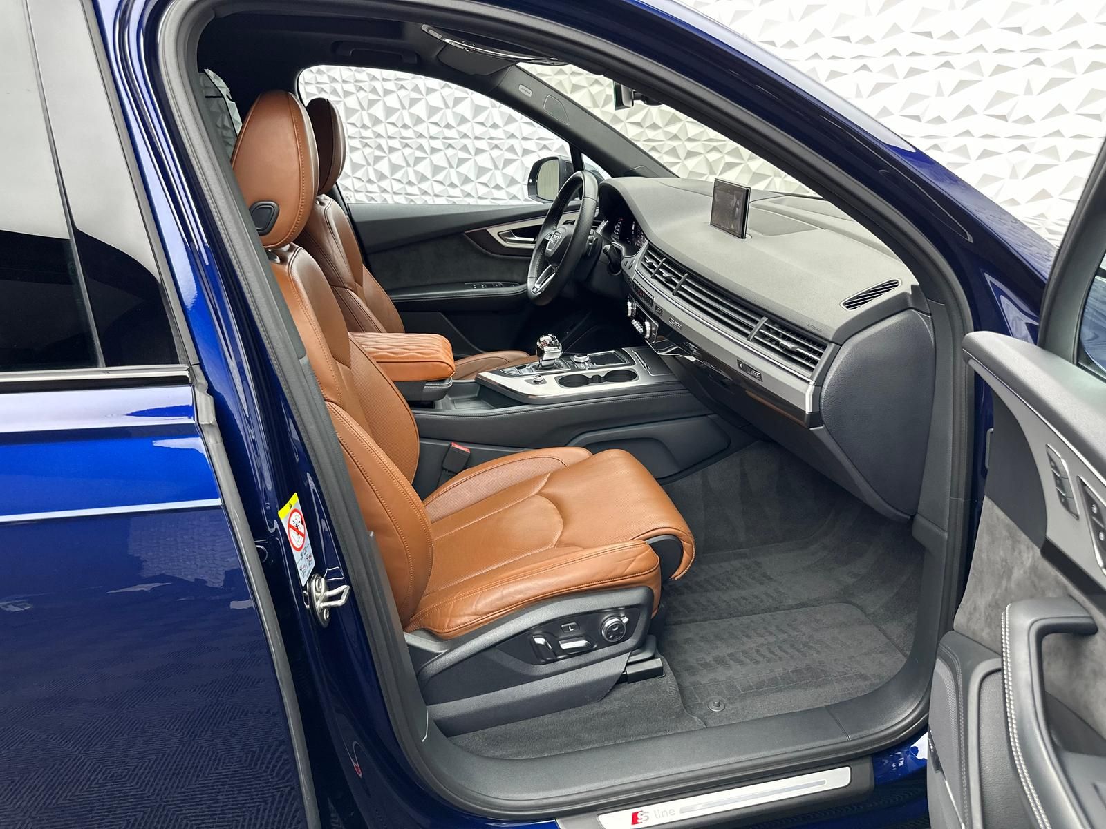 Fahrzeugabbildung Audi Q7 SQ7 50 TDI S-LINE/MATRIX/ACC/LUFT/STHZ/NIGHT