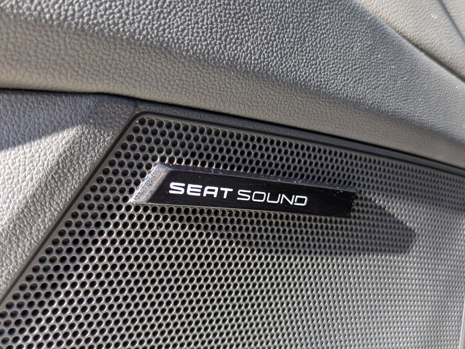 Fahrzeugabbildung SEAT Leon 1.4 TSI FR SCHIEBE-GLAS*KAMERA*LED*DAB*TEMP