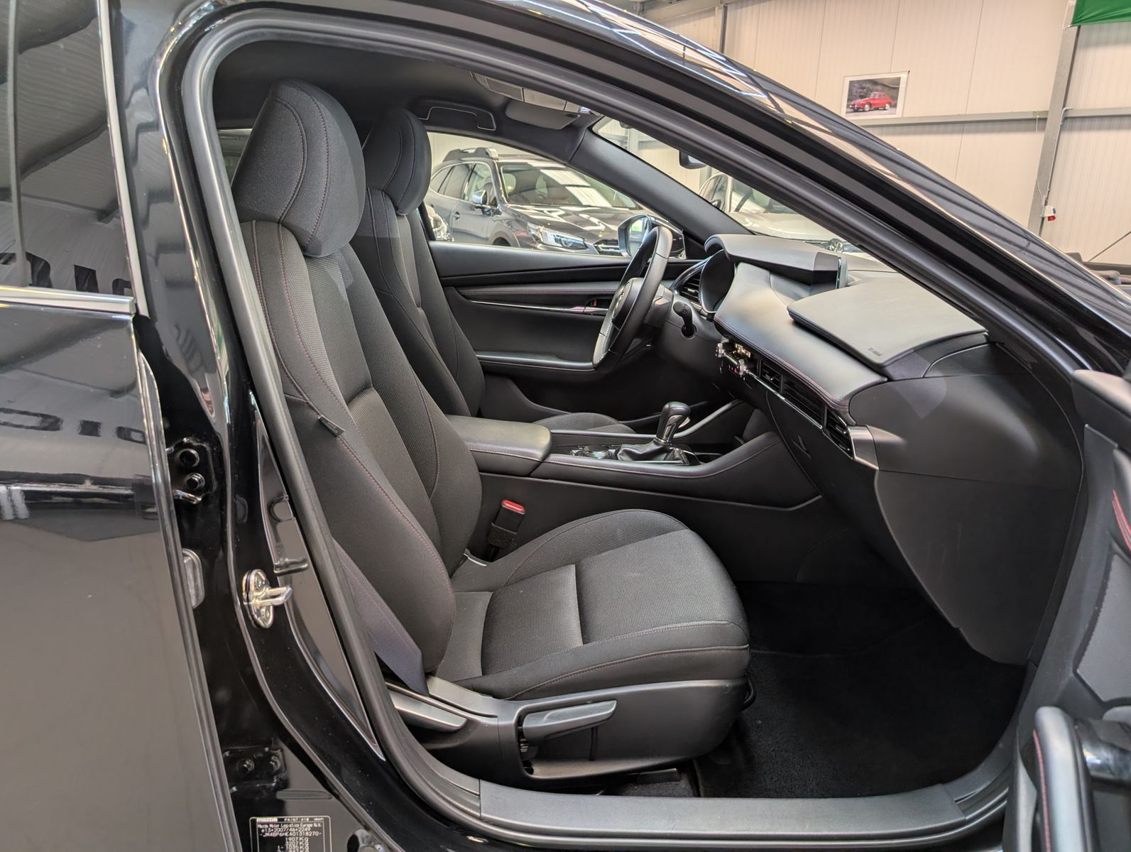 Fahrzeugabbildung Mazda 3 2.0 Skyactive-G Homura HUD Navi LED Kamera ACC