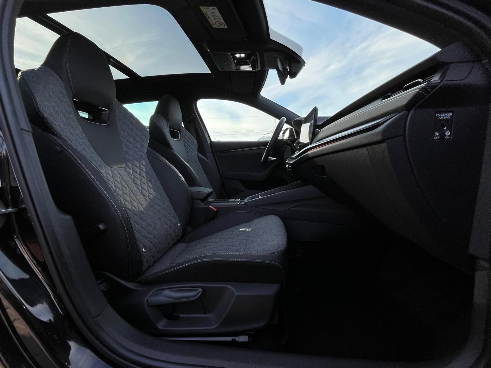 Fahrzeugabbildung SKODA Octavia 1.5 DSG Sportline PANO*MATRIX*AHK*5J.GAR