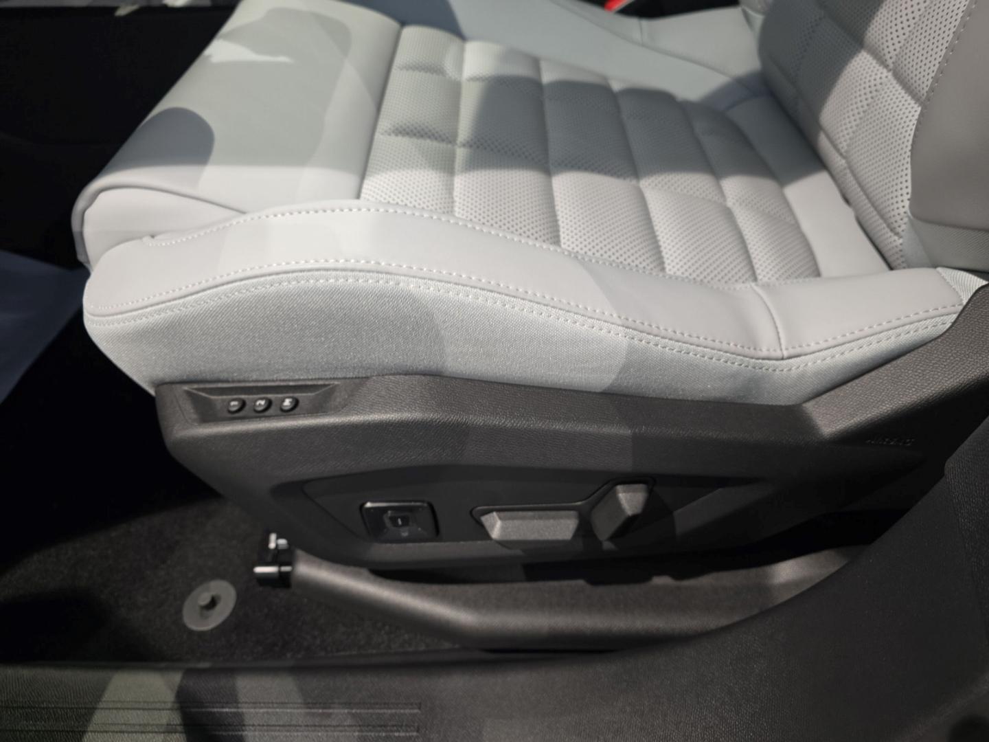 Citroën C5 Aircross MAX Hybrid 107kW AT Winter-Paket Gri