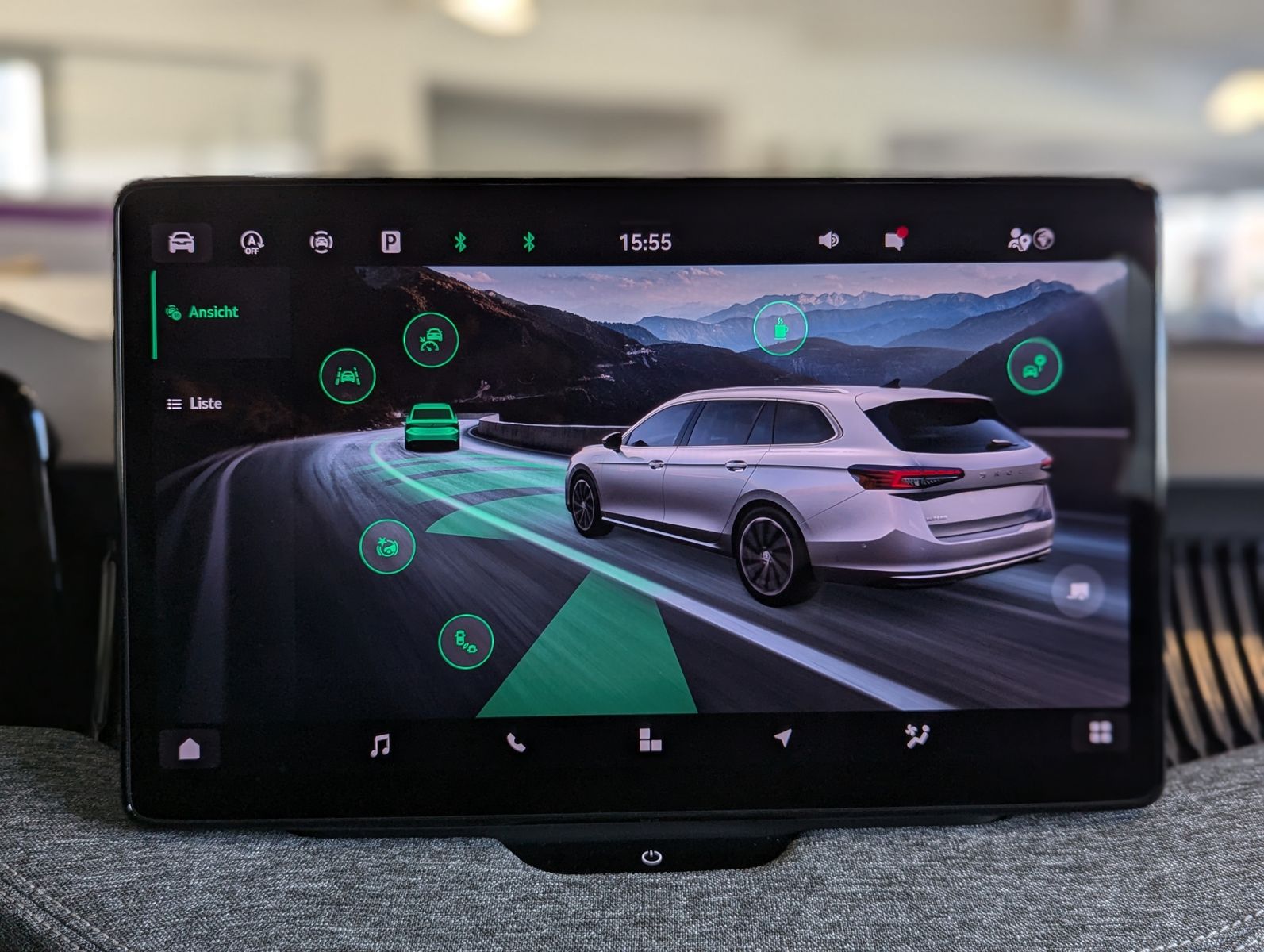 Fahrzeugabbildung SKODA Superb 2.0 TDI 4x4 Selection Matrix AHK 5J Garan