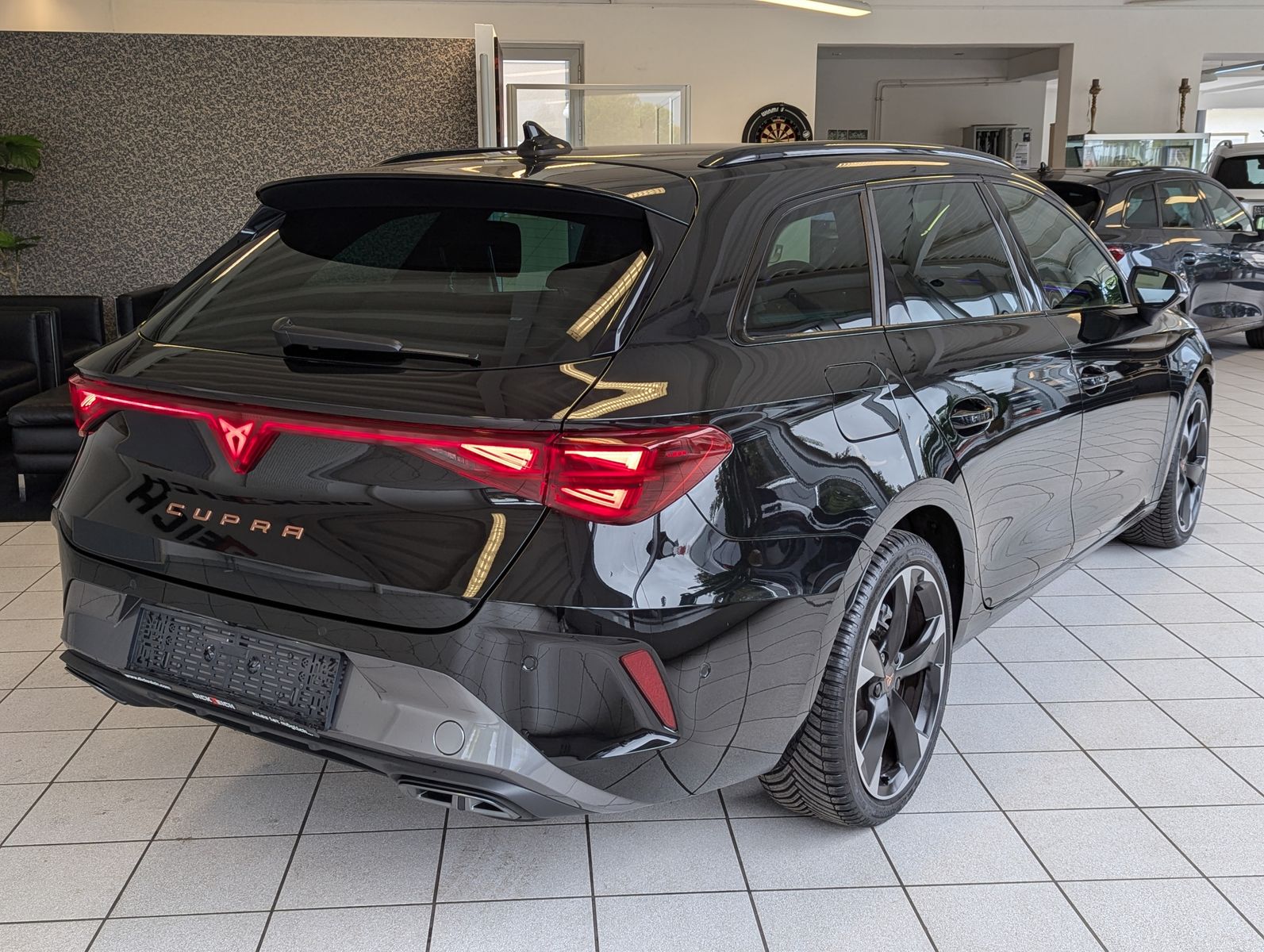 CUPRA Leon 1.5 eTSI Intelligent-Dynamic-Edge-Pake Cam - Image 7