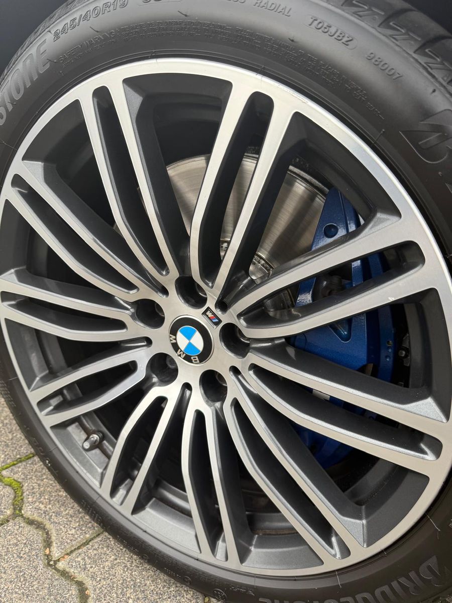 Fahrzeugabbildung BMW 540i Touring xDrive M /1.HAND/ SCHECKHEFT
