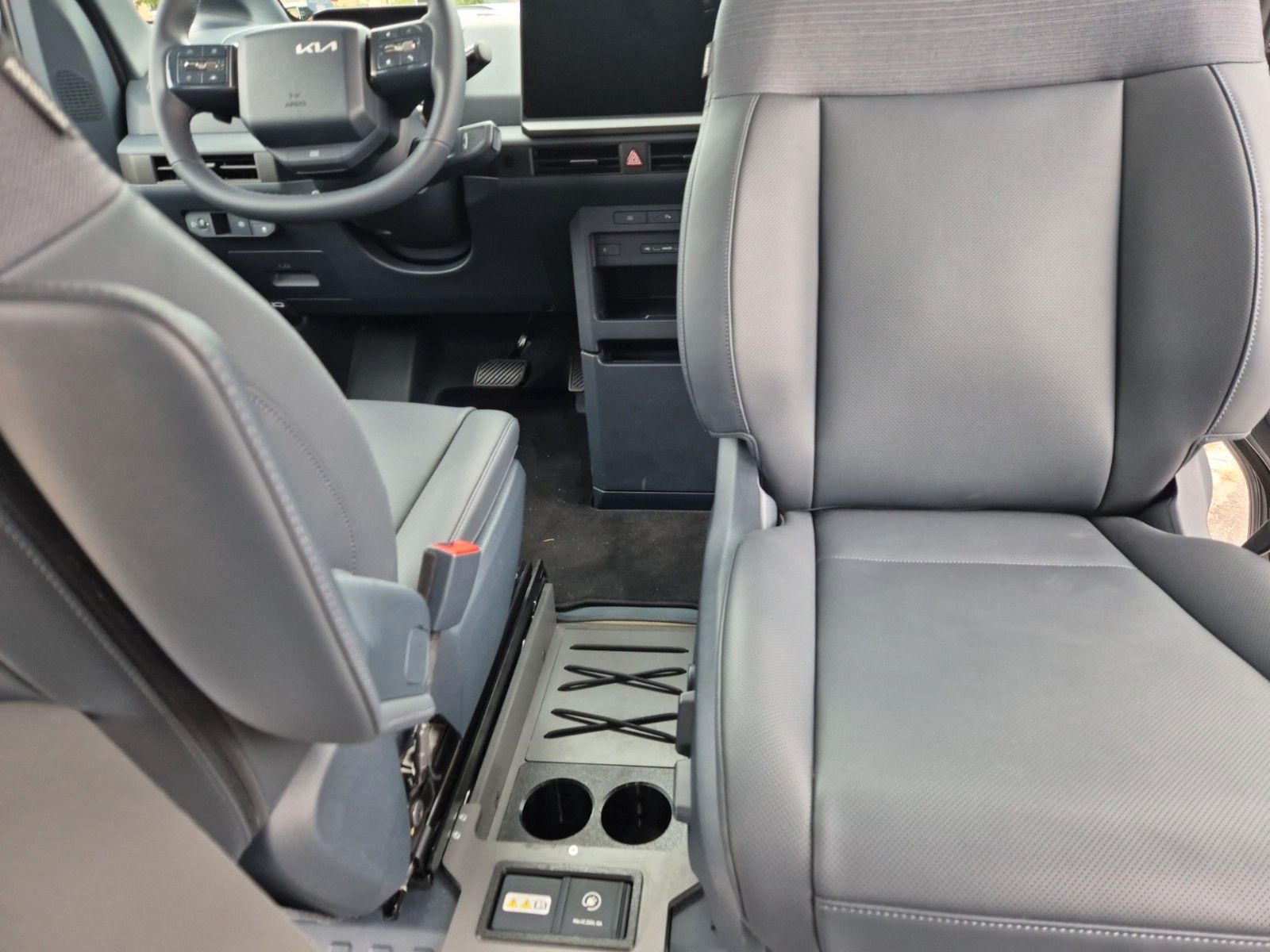 Fahrzeugabbildung Kia PV5 Passenger Sonderumbau Schienensystem Camper