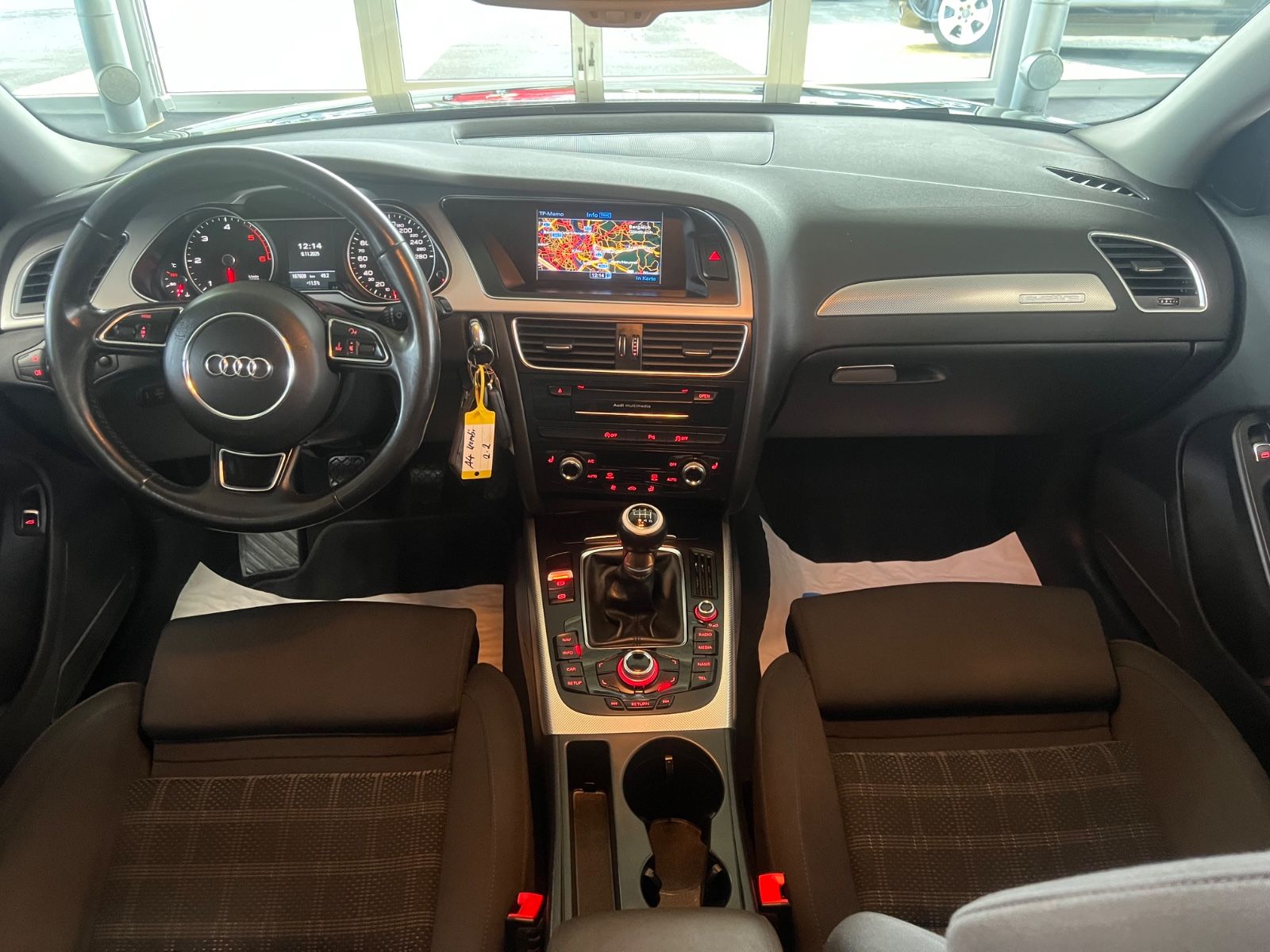 Fahrzeugabbildung Audi A4 Avant 2.0 TDI S line quattro *1.HAND*