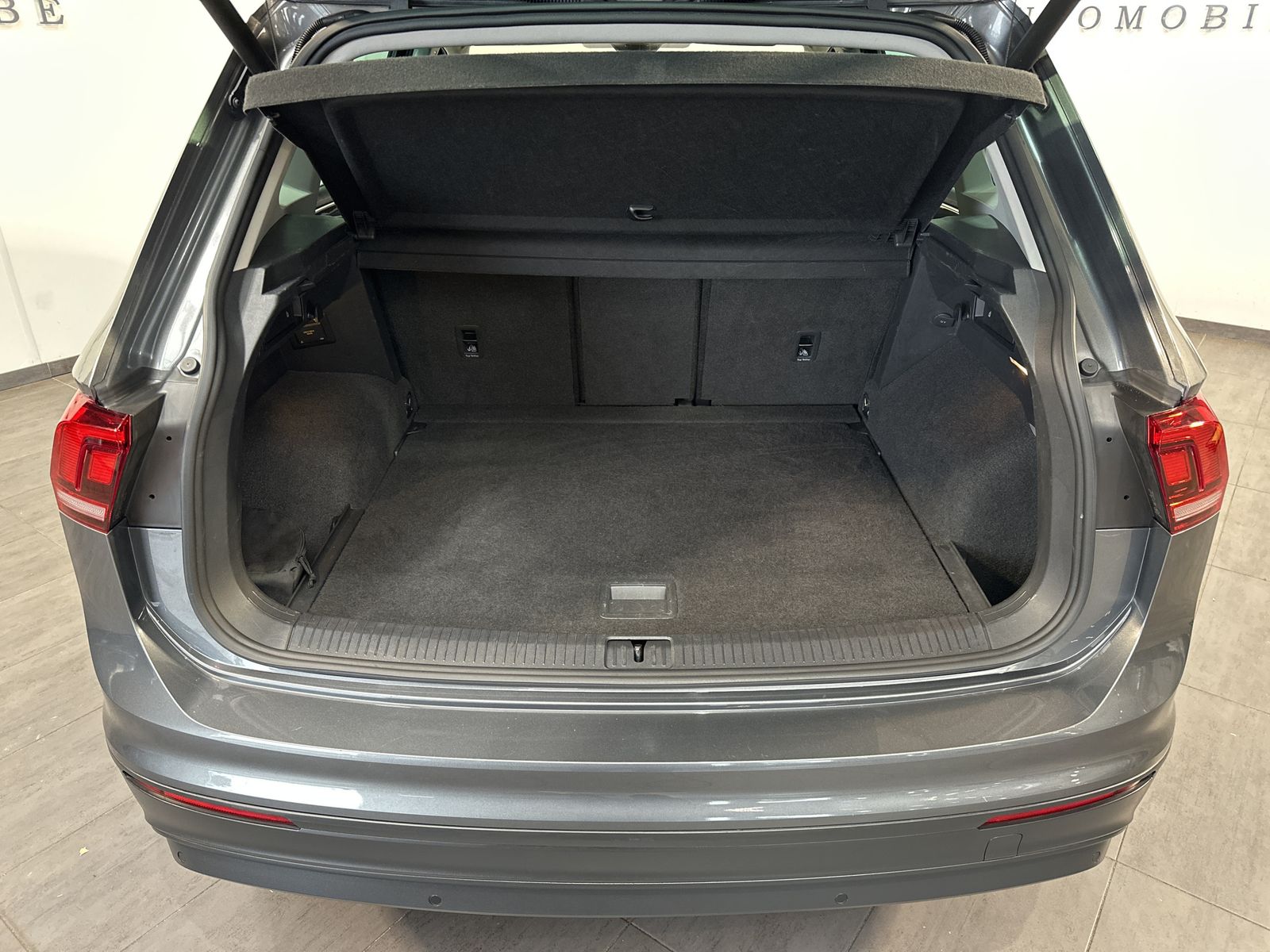 Fahrzeugabbildung Volkswagen Tiguan 2.0 TDI DSG IQ.DRIVE NAV+LED+AHK+HUD+KAM