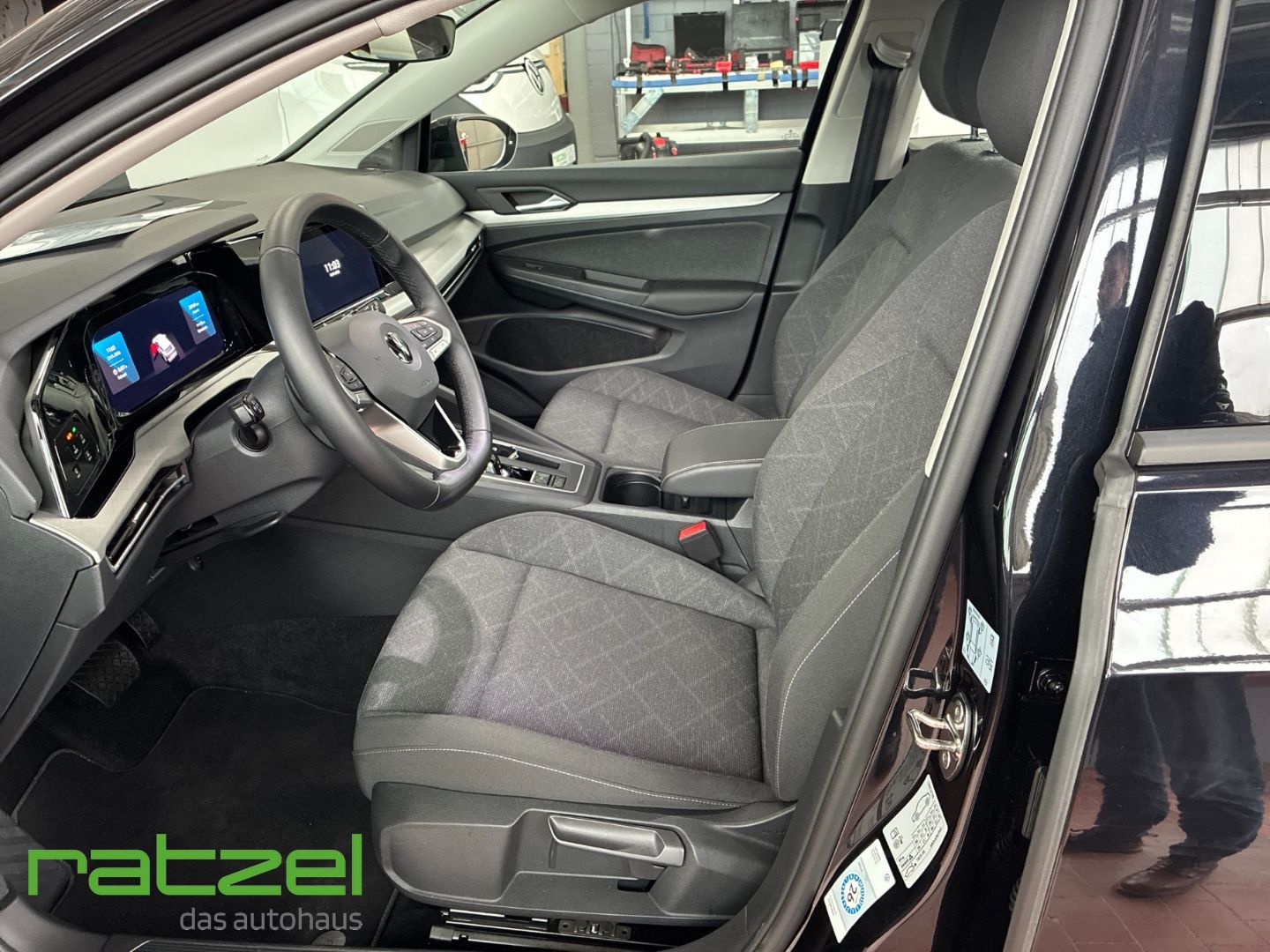 Fahrzeugabbildung Volkswagen Golf Variant VIII 1.0 eTSI Life Navi Digitales C