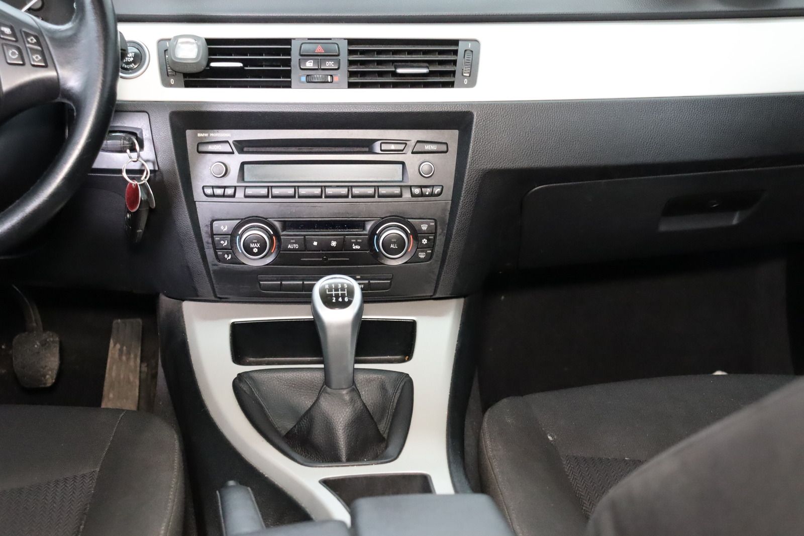 Fahrzeugabbildung BMW 318 i Touring * Klimaautomatik