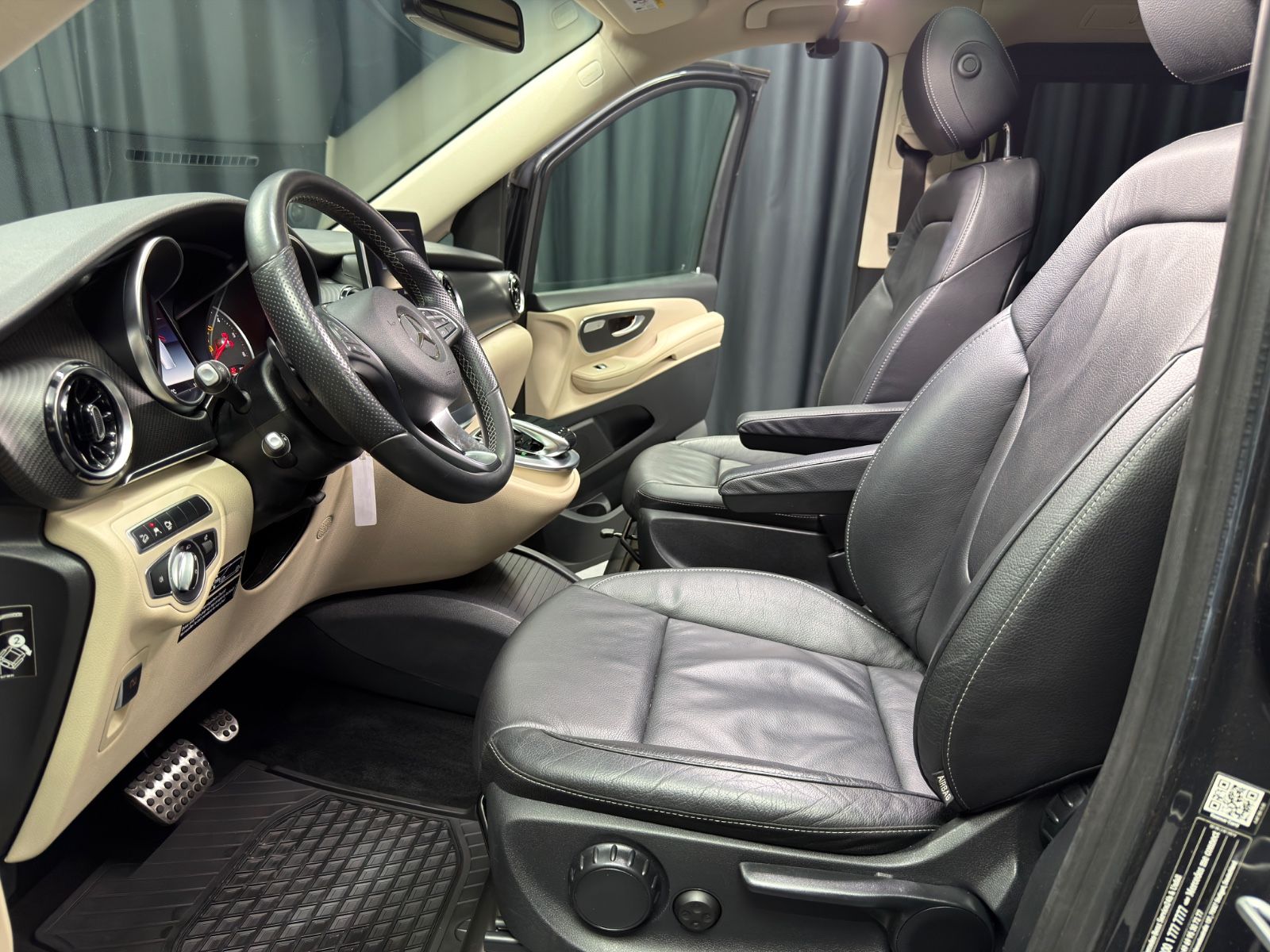 Fahrzeugabbildung Mercedes-Benz V300d 4MATIC Marco Polo|LANG|AMG|LEDER|KÜCHE|