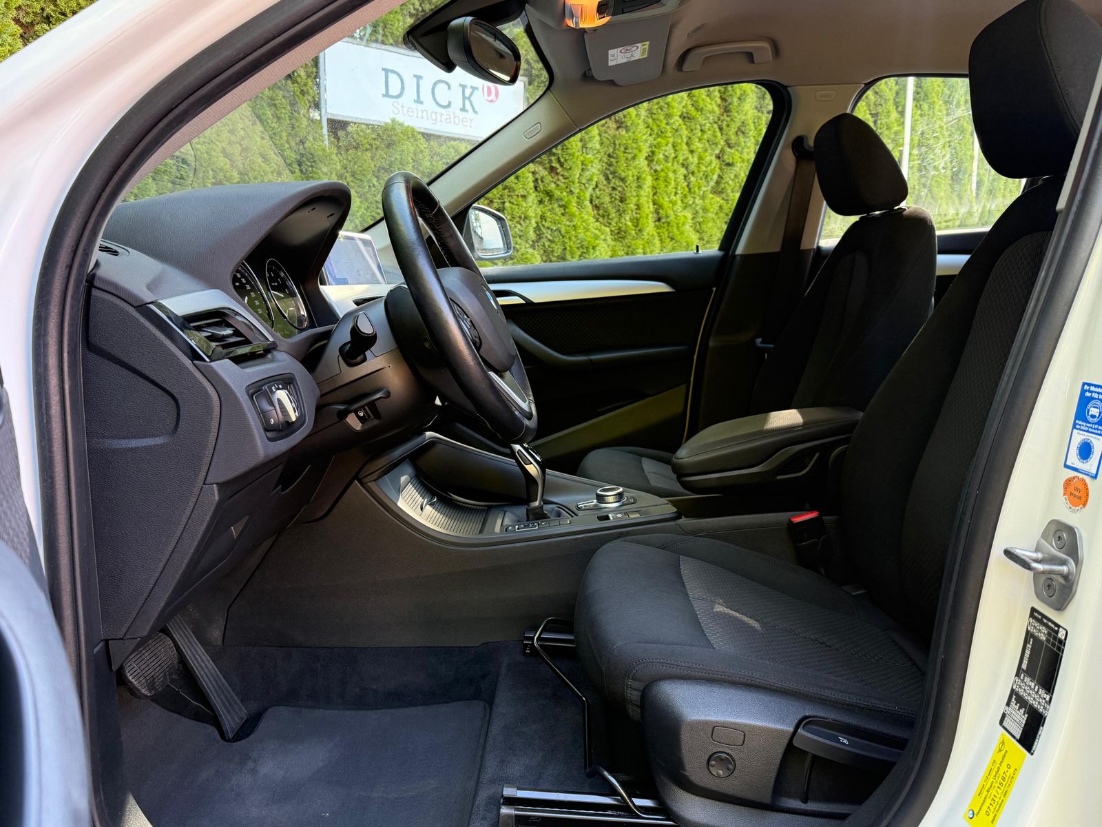 Fahrzeugabbildung BMW X1 sDrive 18 i Aut. LED+NAV+SHZ+AHK+TEMP+KAM+DAB