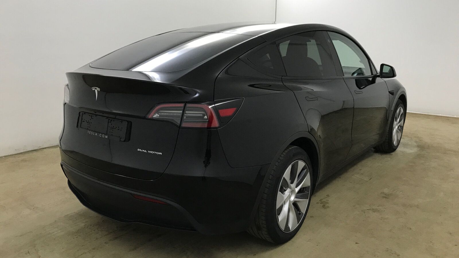 Tesla Model Y Long Range Dual Motor AHK A.pilot Pr. In foto 3