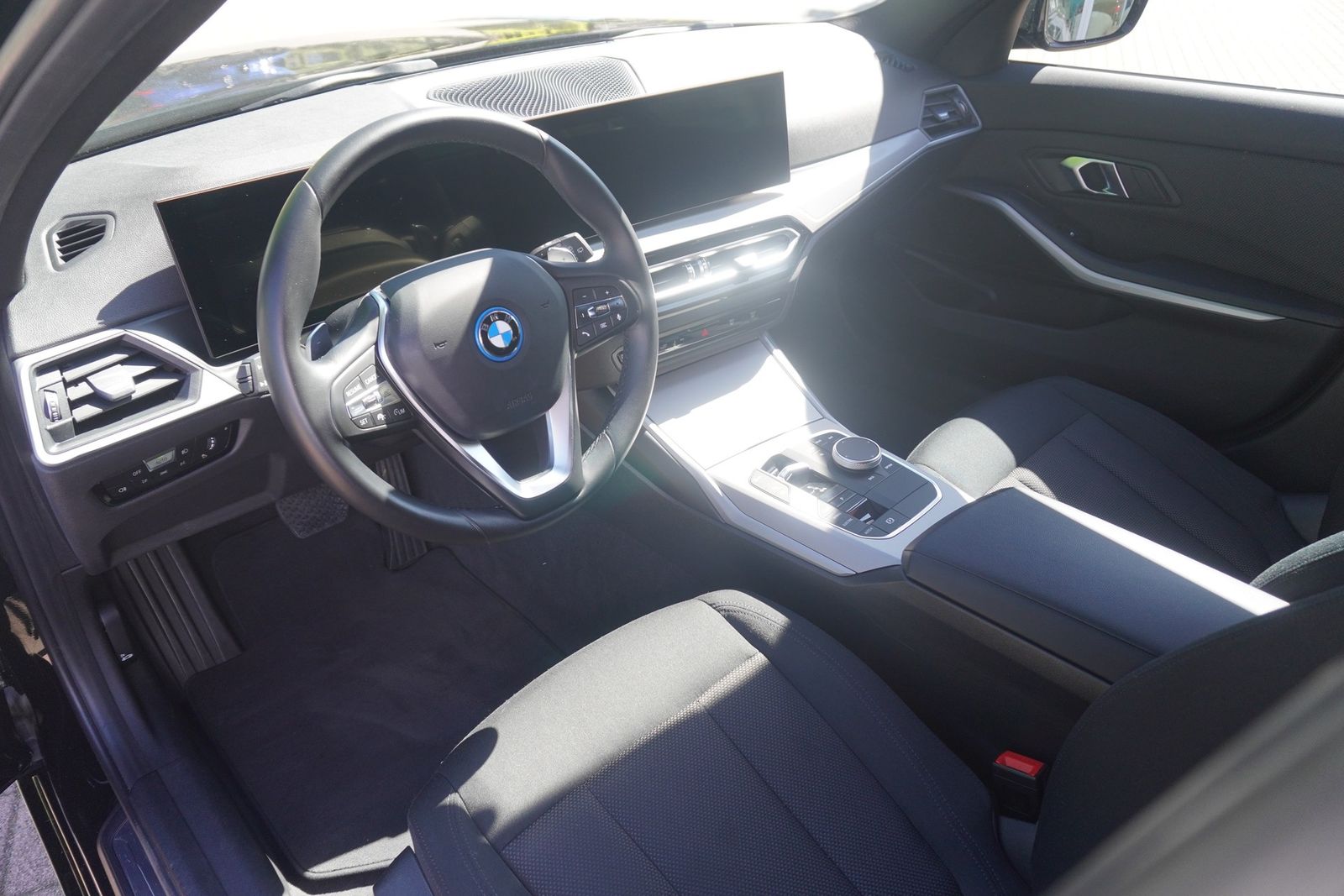 BMW 320e Touring Aut. LED Navi AHK ACC Android Apple foto 7