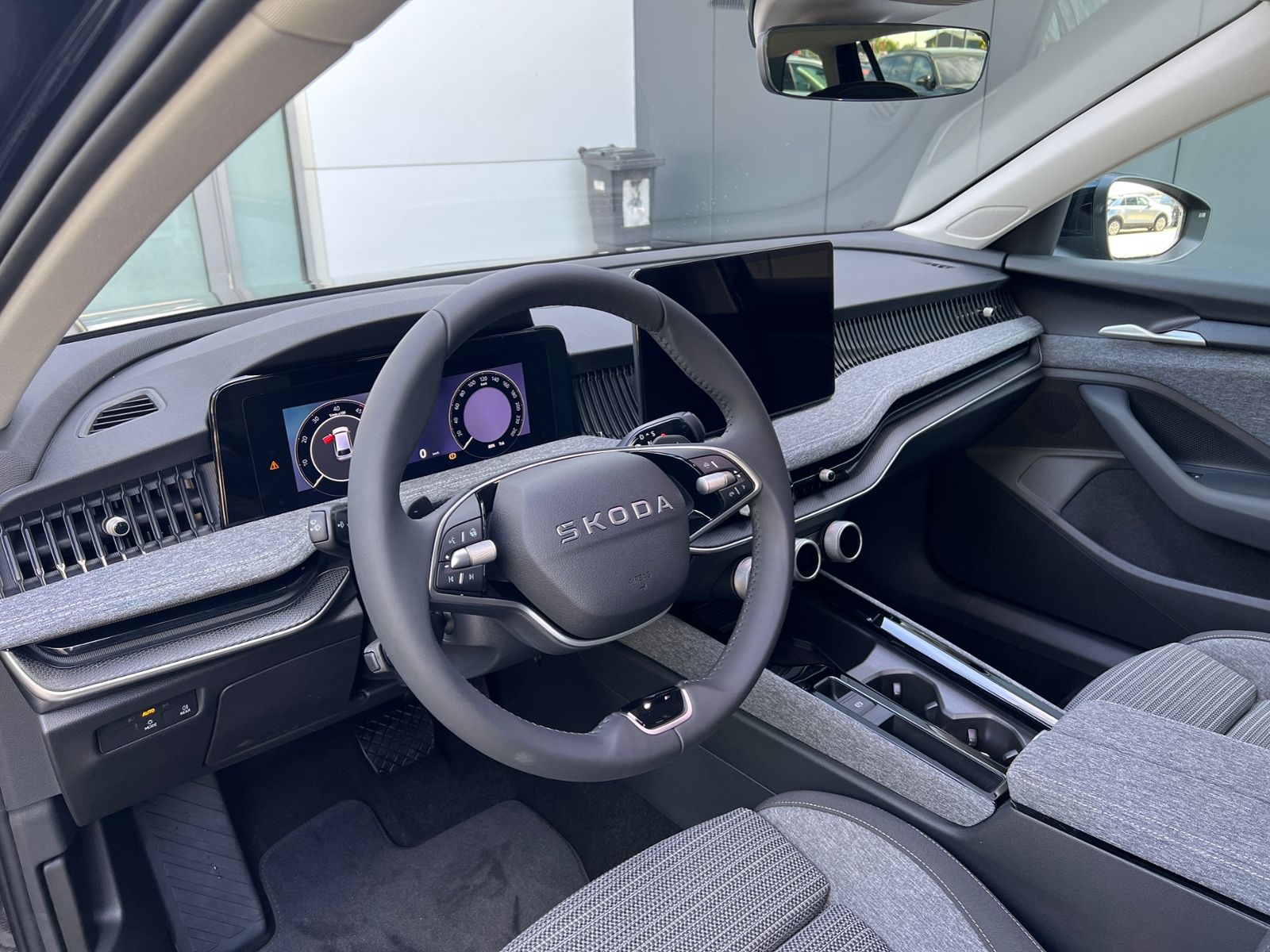 Fahrzeugabbildung SKODA Superb Combi Selection 2.0 TDI DSG *AHK, Navi, K