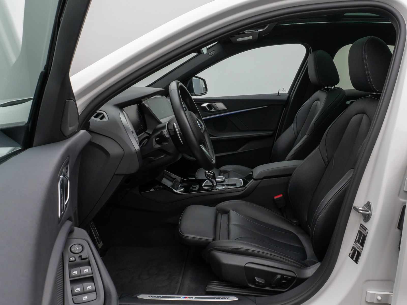 Fahrzeugabbildung BMW 120i M Sport Panoram Kamera DAB HiFi Komfort 19"