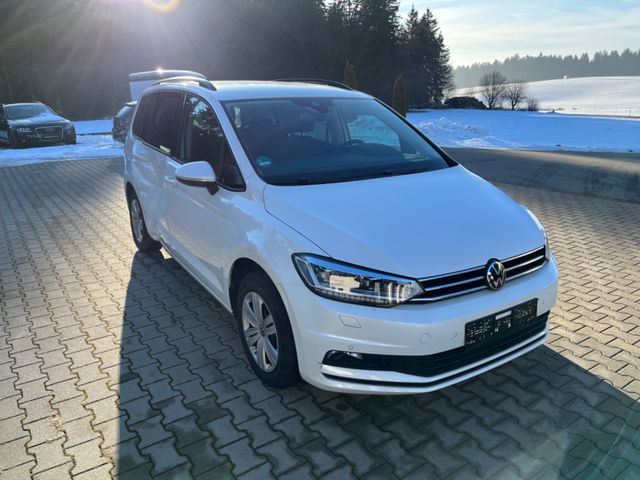 Volkswagen Touran Comfortline 2.0TDI DSG LED Kam AHK