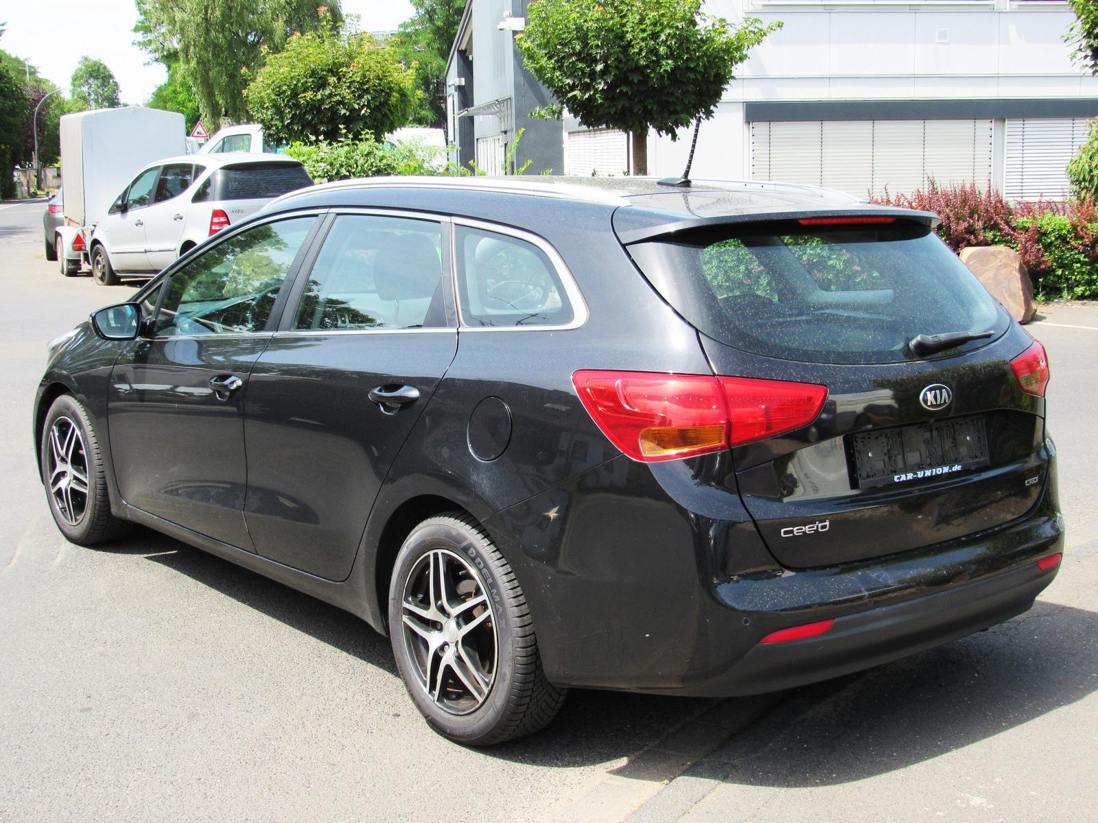 Kia cee'd 2012 — rear view