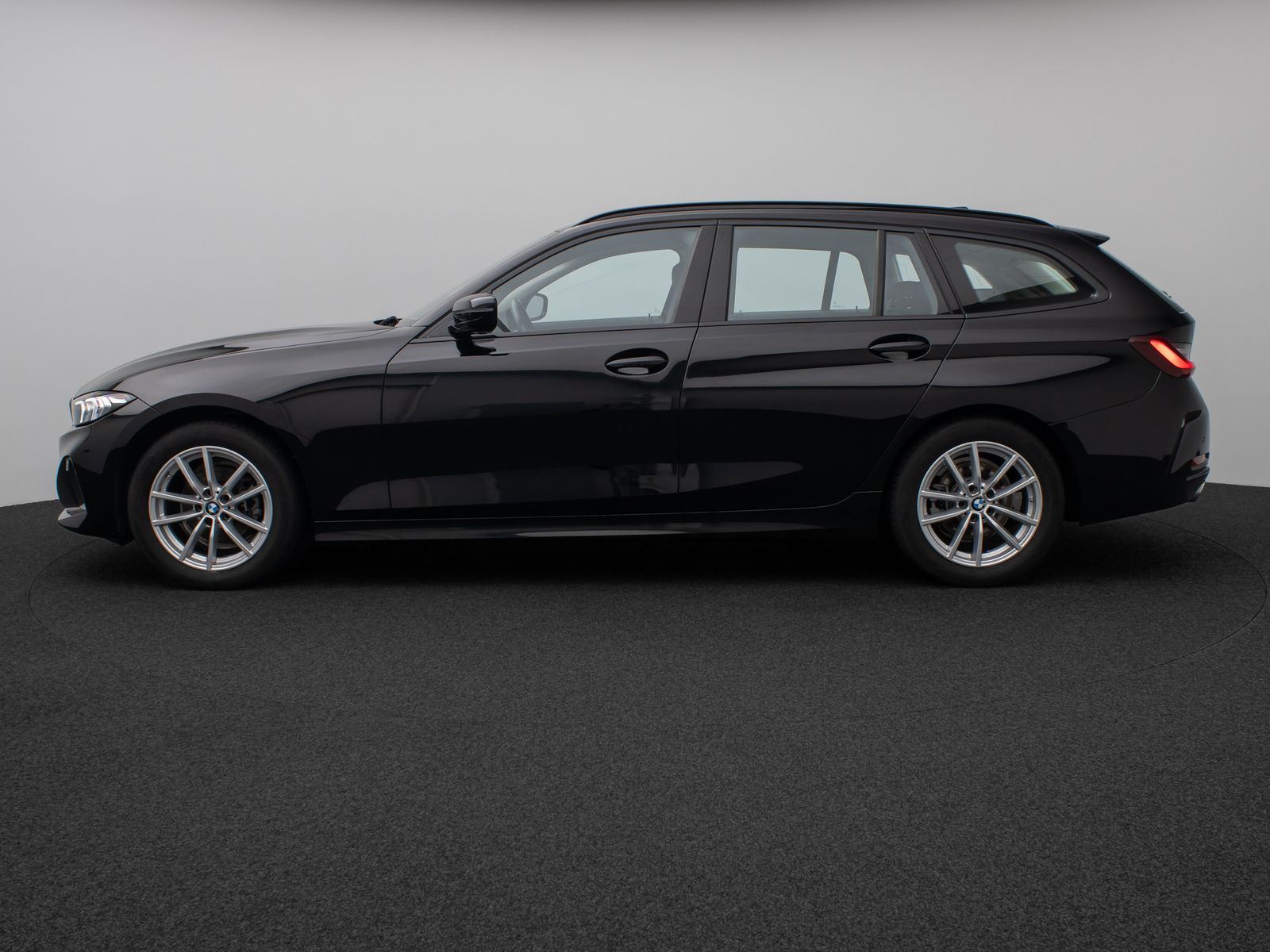 Fahrzeugabbildung BMW 318i Widscreen DAB Geschwindigkeitsreg PDC LED