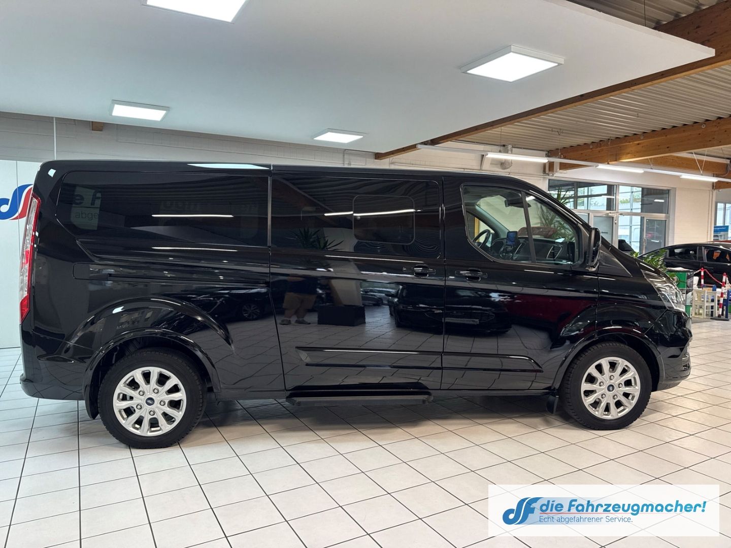 Fahrzeugabbildung Ford Tourneo Custom 320 L2 Titanium X 2.0 TDCi  AHK N
