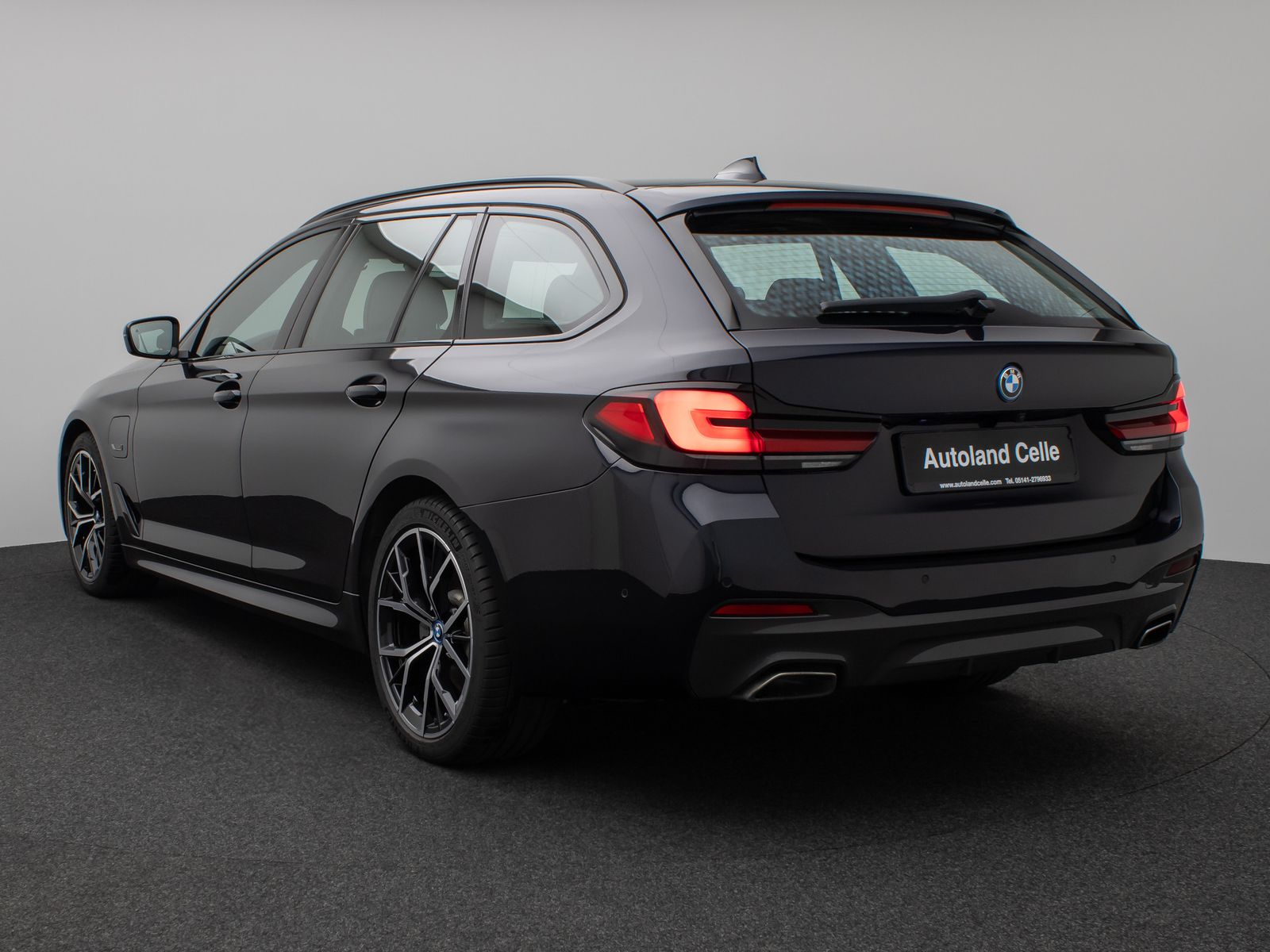 Fahrzeugabbildung BMW 530e xD M Sport Individual Panorama HUD H/K Voll