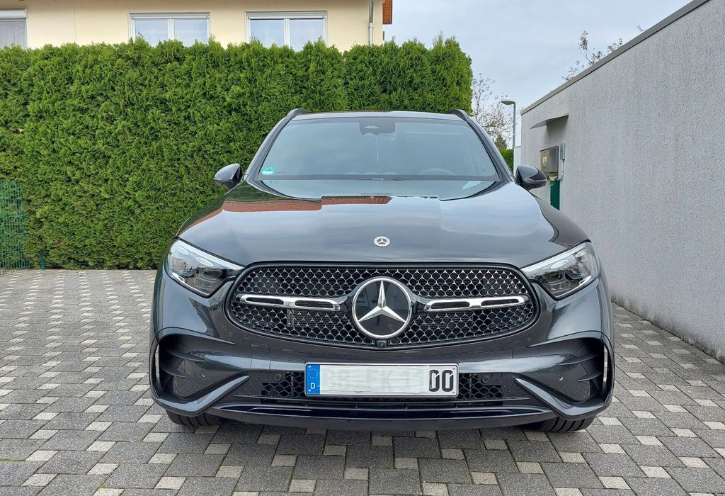 Image of Mercedes-Benz GLC 300