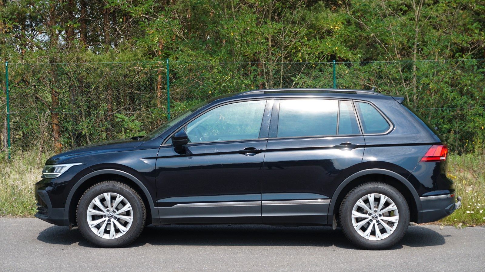 Volkswagen Tiguan Life LED ACC AHK LaneAss DAB Lenk-SitzHzg foto 2
