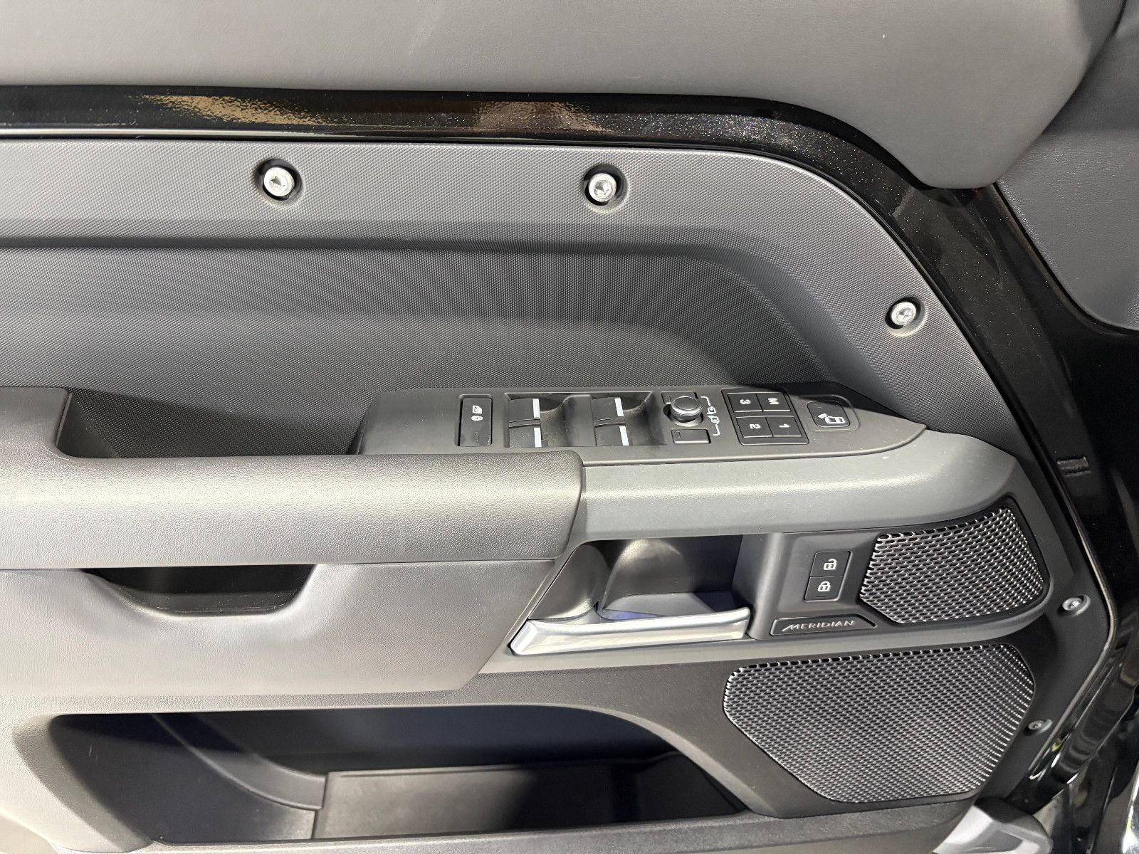 Fahrzeugabbildung Land Rover Defender 110 X-Dynamic HSE/PANO/360°/AHK/APPLE/