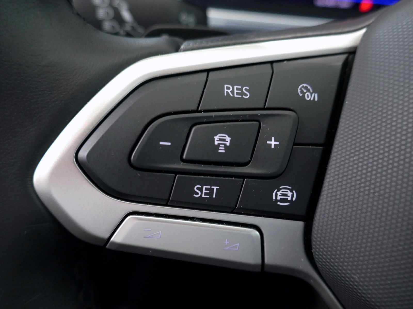 Fahrzeugabbildung Volkswagen T-Roc Style 2.0 TDI DSG | LED RFK ACC Navi