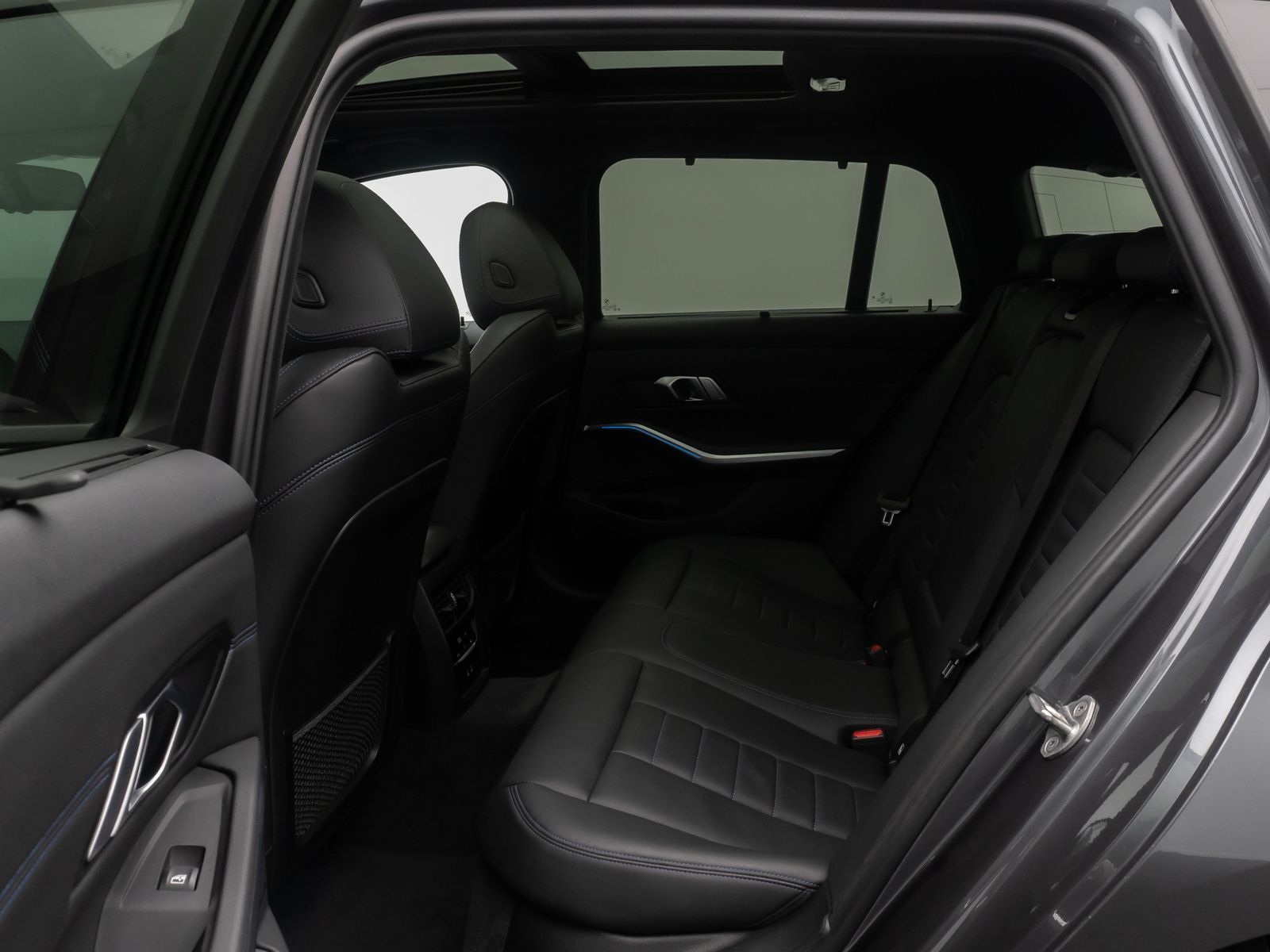 Fahrzeugabbildung BMW 330e M Sport Laser DAB HUD 360° Panorama AHK 19"