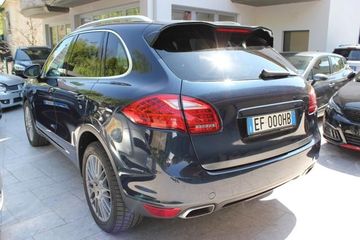 Porsche Cayenne - 2