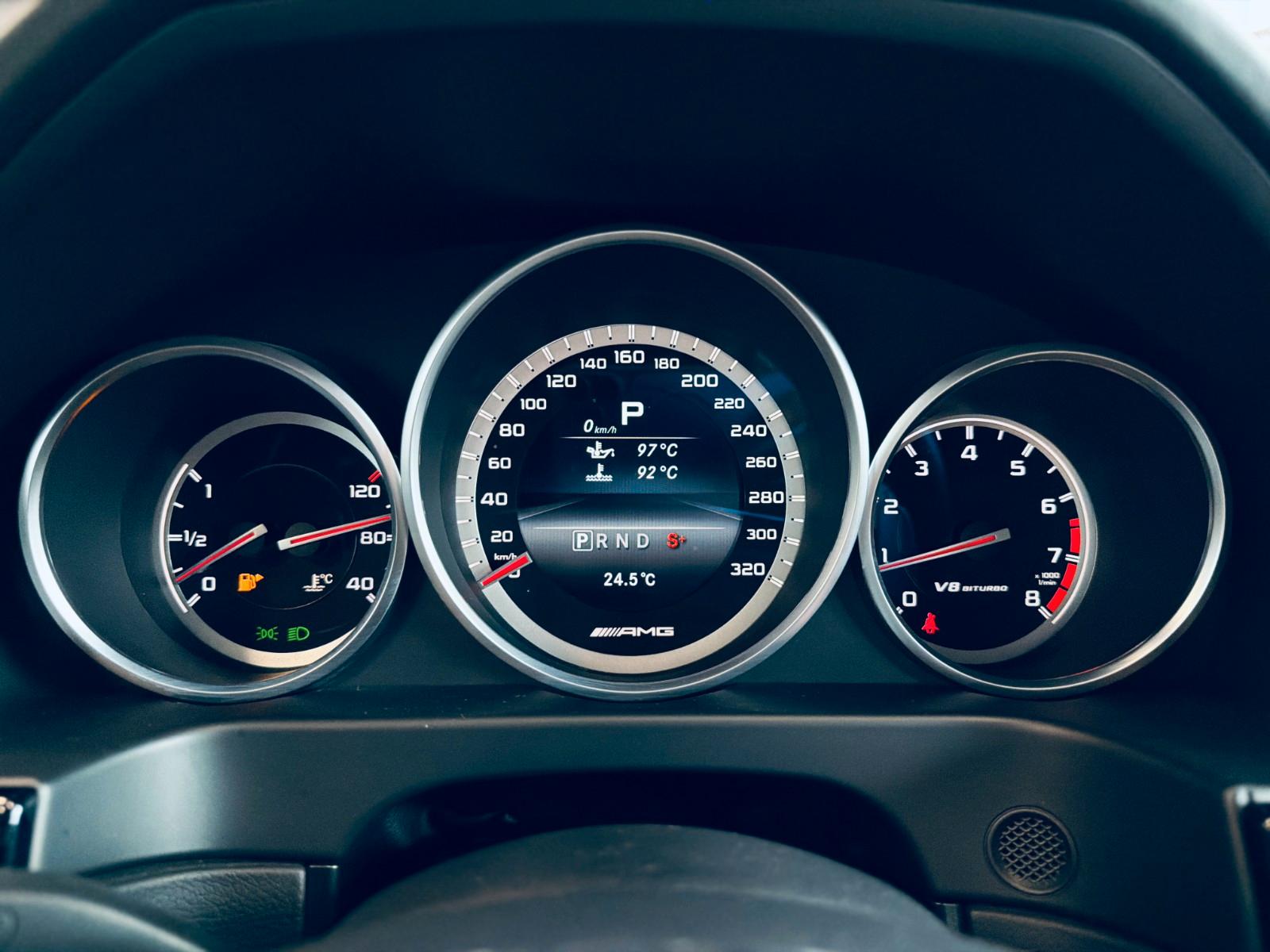 MERCEDES-BENZ E 63 T AMG V8 5.5 557ch 4MATIC BVA Toit pano Caméra 360 TV Sièges chauffants cuir Historique présent