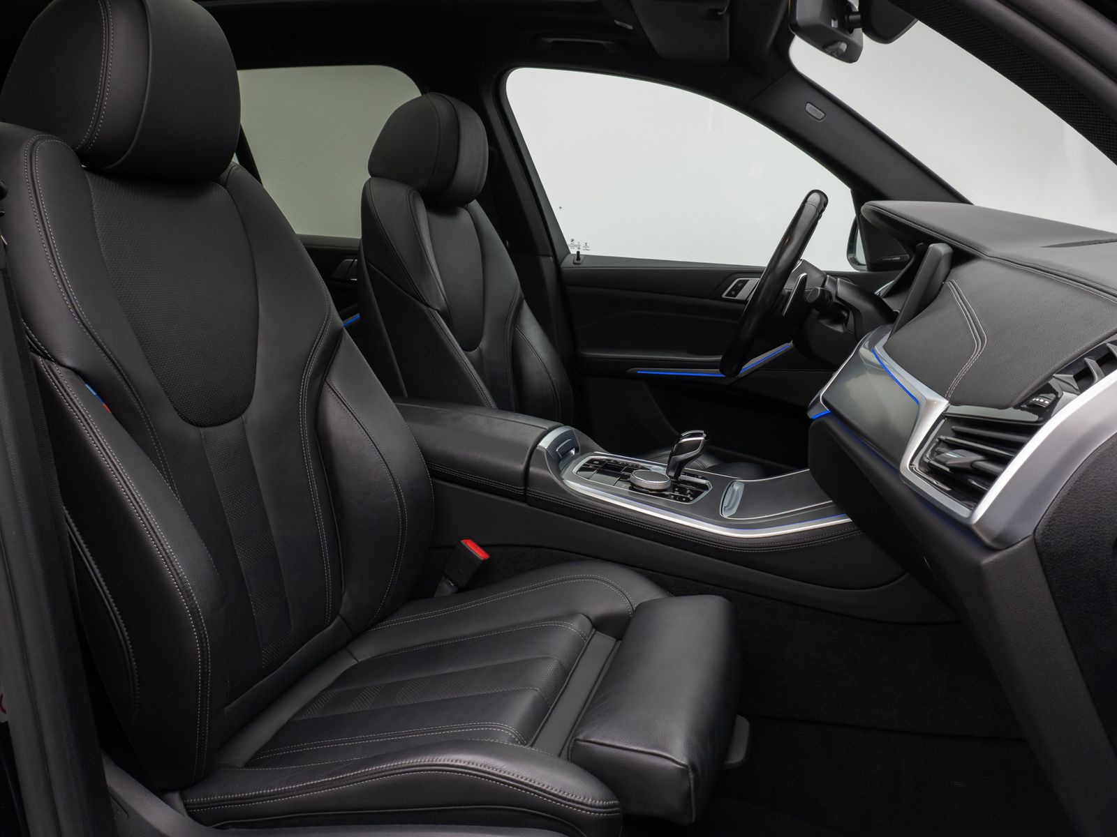 Fahrzeugabbildung BMW X5 xD25d M Sport Panorama Kamera HUD DAB H/K AHK