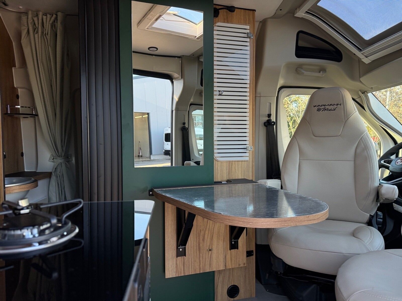 Fahrzeugabbildung Karmann Dexter DE 600 Alufelgen, Captain-Chair-Sitze