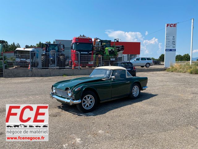 Triumph TR4-A + Hard Top / OldTimer endommagé
