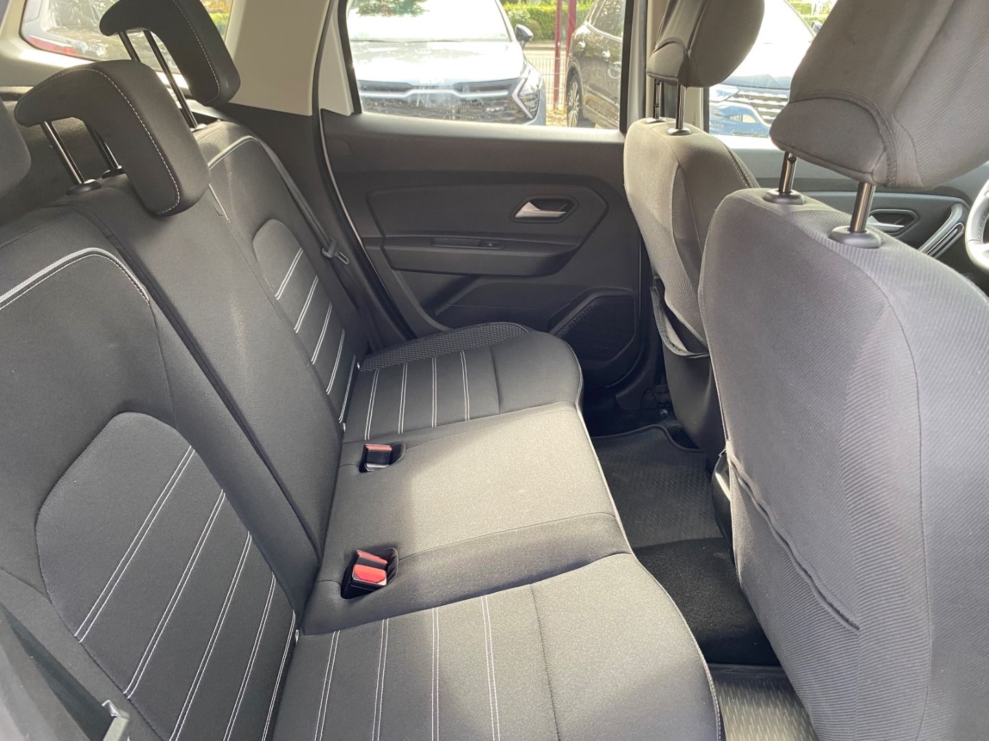 Fahrzeugabbildung Dacia Duster II Journey Navi Soundsystem Apple CarPlay