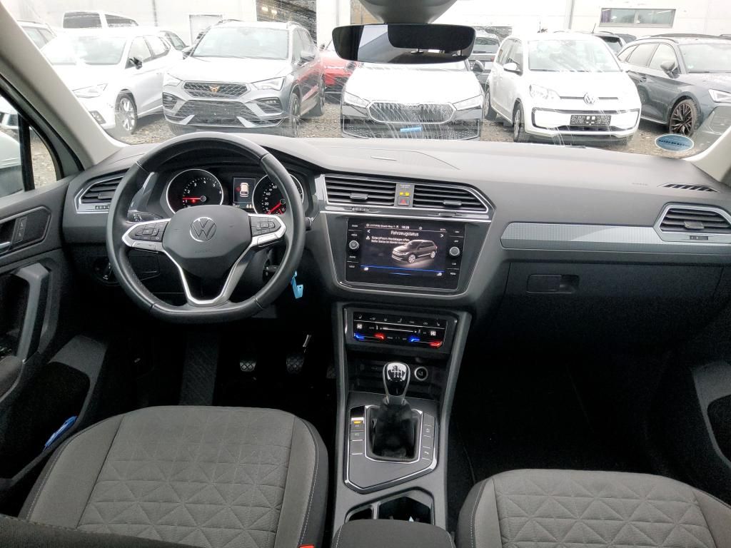 Fahrzeugabbildung Volkswagen Tiguan TSI Life LED Navi ACC PDC SH