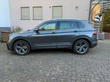 Volkswagen Tiguan R-Line 2.0 TSI 4Motion DSG | Panorama|AHK - Firmenfahrzeug gebraucht