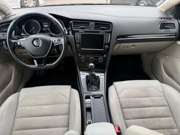 Volkswagen Golf - 8