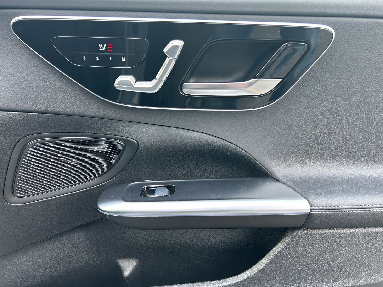 Fahrzeugabbildung Mercedes-Benz C 200 AMG Digital-Light DISTRONIC Memory 360°