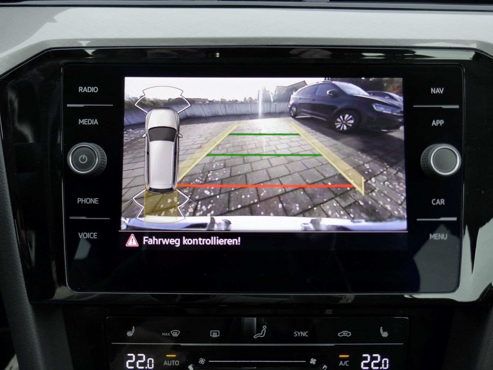 Fahrzeugabbildung Volkswagen Passat Variant Business 1.5 TSI DSG LED AHK RFK