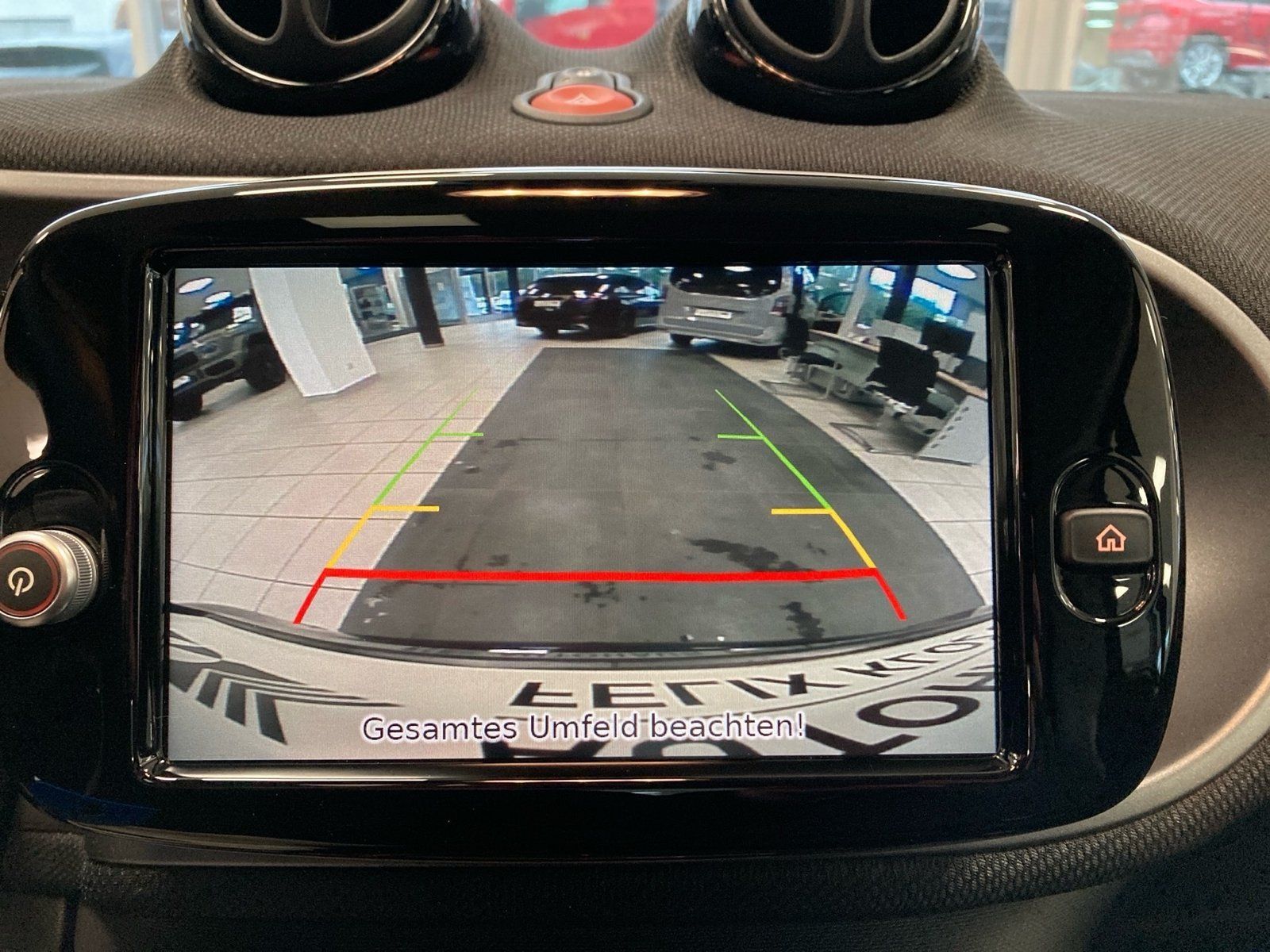 Fahrzeugabbildung Smart smart EQ fortwo Exclusive*Kamera*Media*LED*22kW*