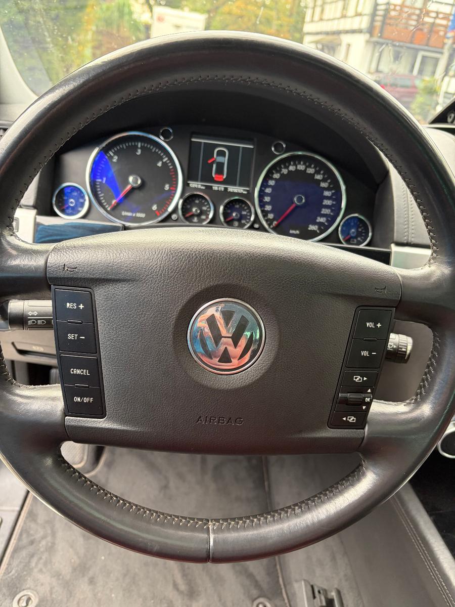 Volkswagen Touareg 2005 — photo 13