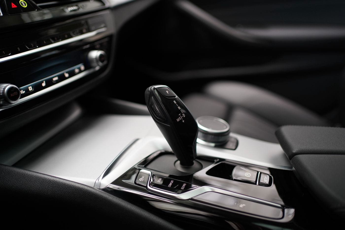 Fahrzeugabbildung BMW 520dA xDrive 3xKlima+Glasdach+LED+ParkAssist+AHK
