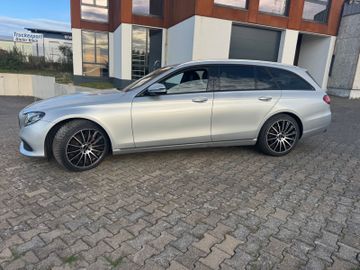 Mercedes E 220 - 1