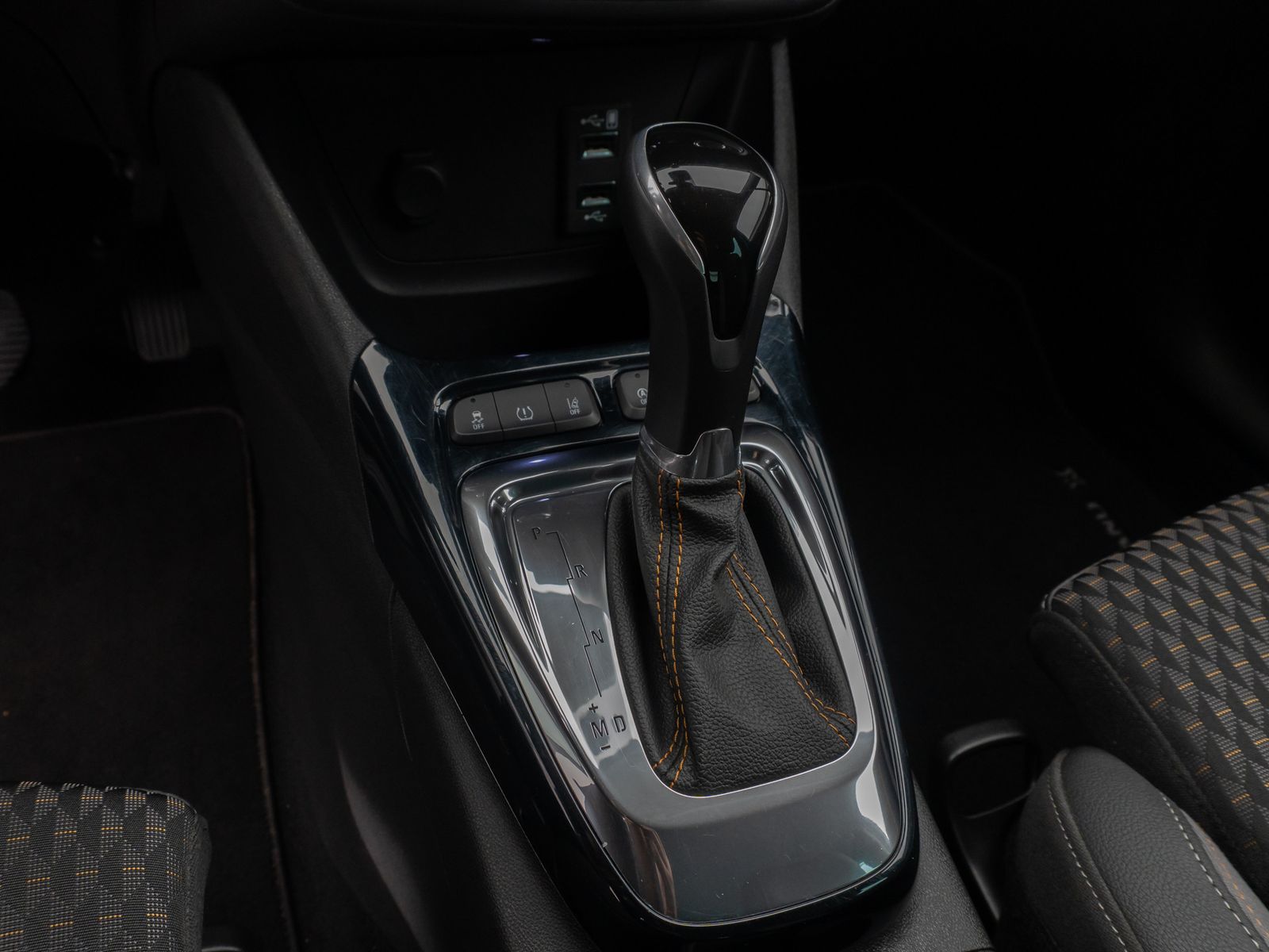 Fahrzeugabbildung Opel Crossland Innovation Kamera Navi L-hzg LED AHK