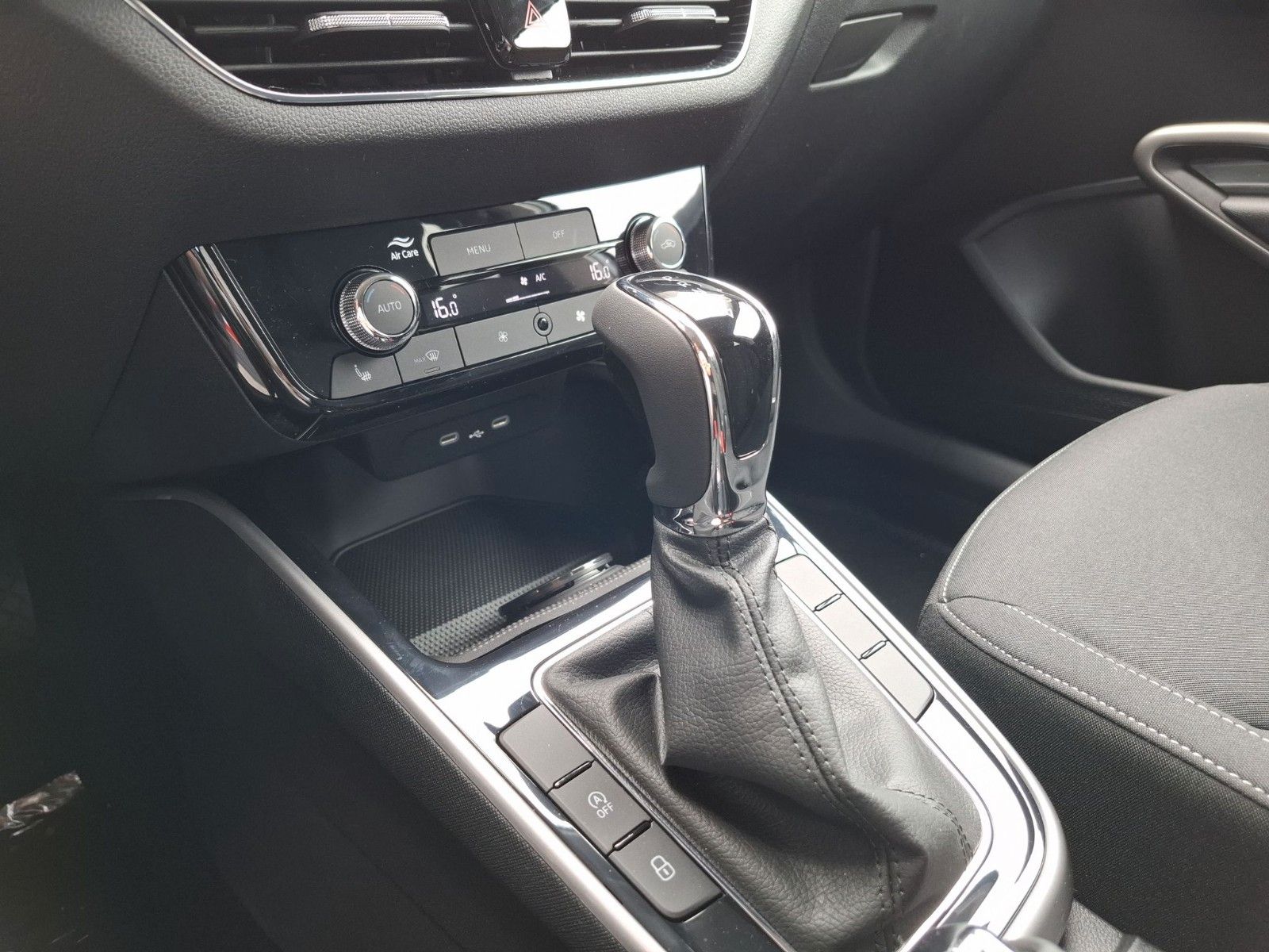 Fahrzeugabbildung SKODA Fabia Selection ! LED ! beh. Lenkrad !