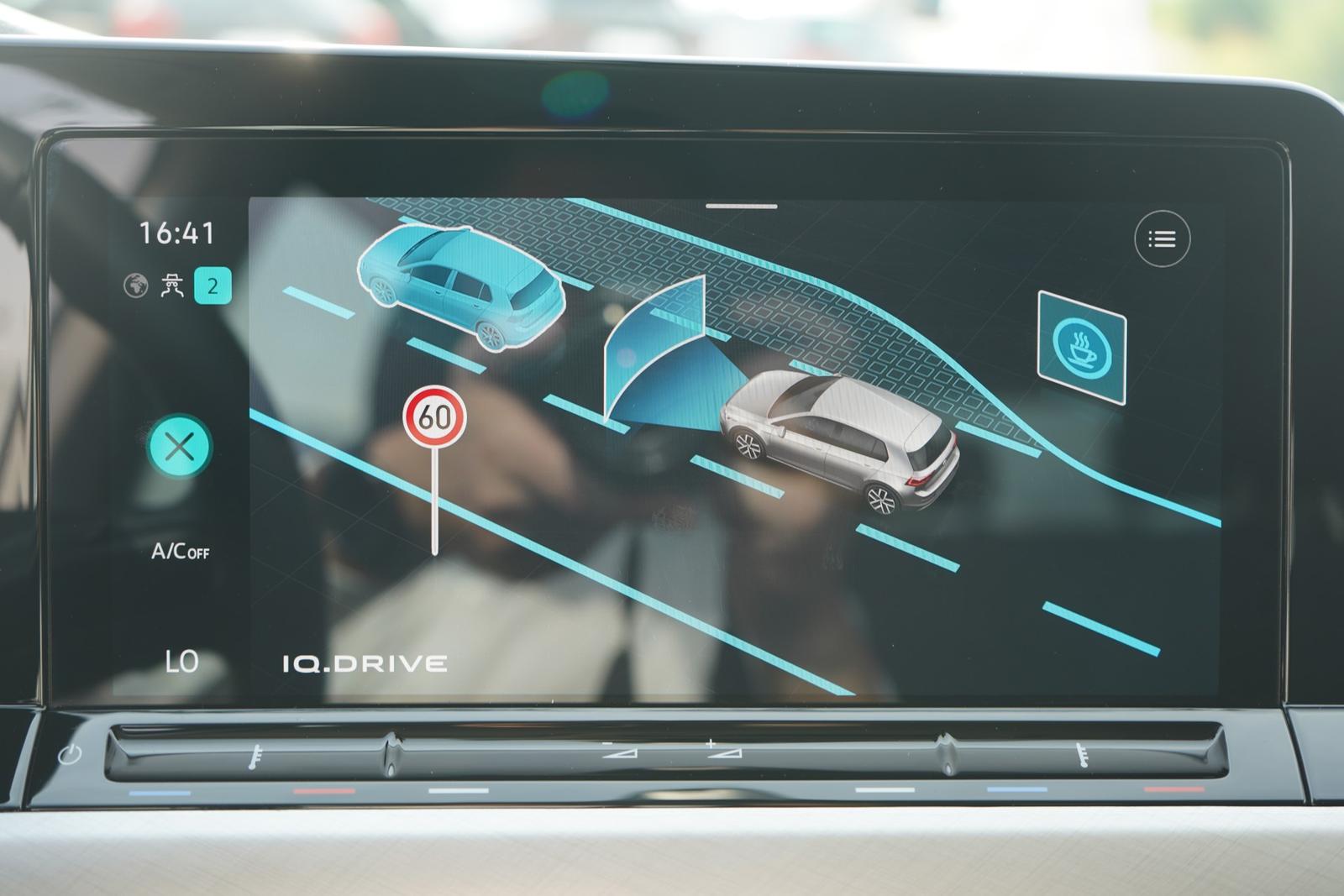 Volkswagen Golf VIII 1.0 Life LED Navi App-Connect ACC PDC, миниатюра 17
